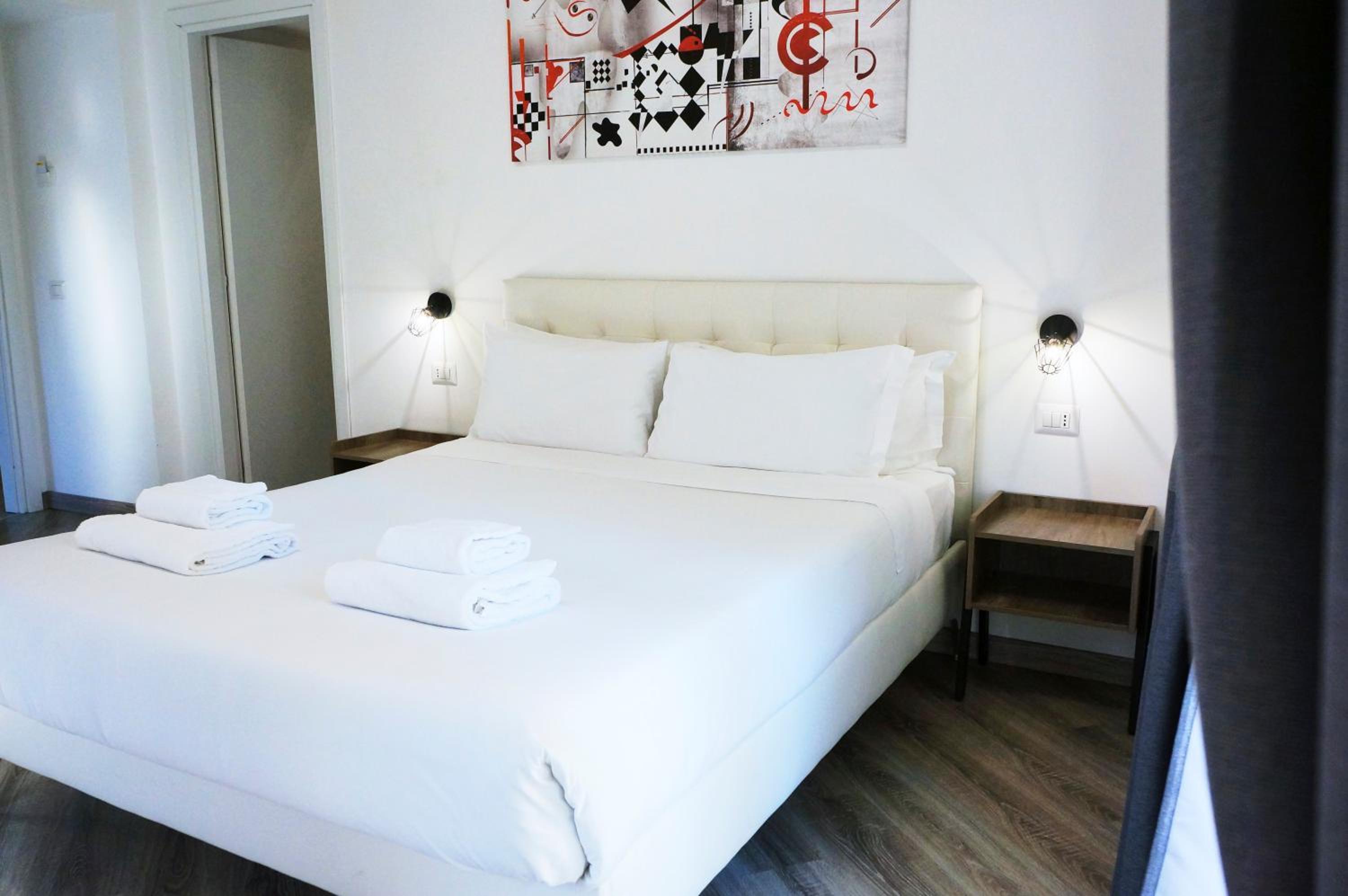 Deluxe Double Room with Balcony photo 3