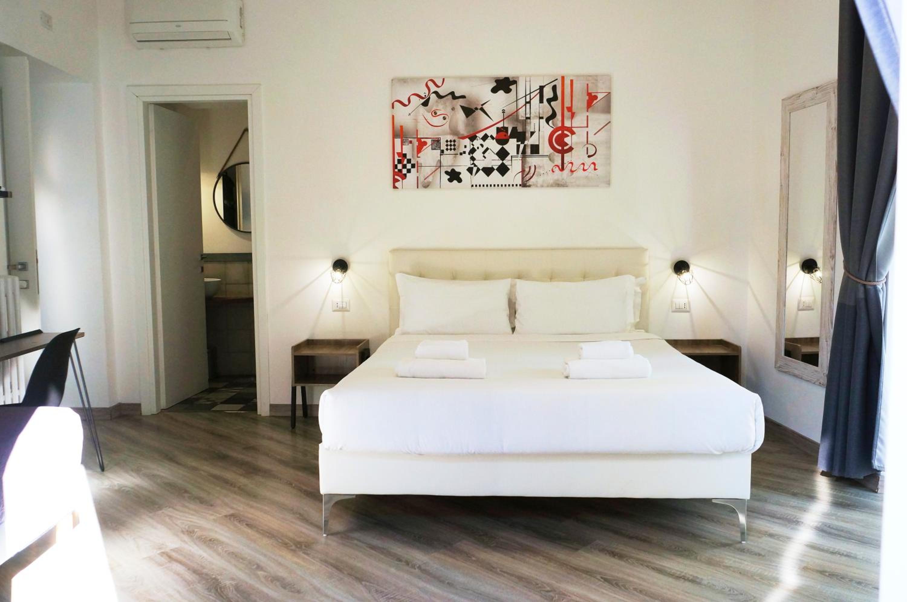 Deluxe Double Room with Balcony photo 1