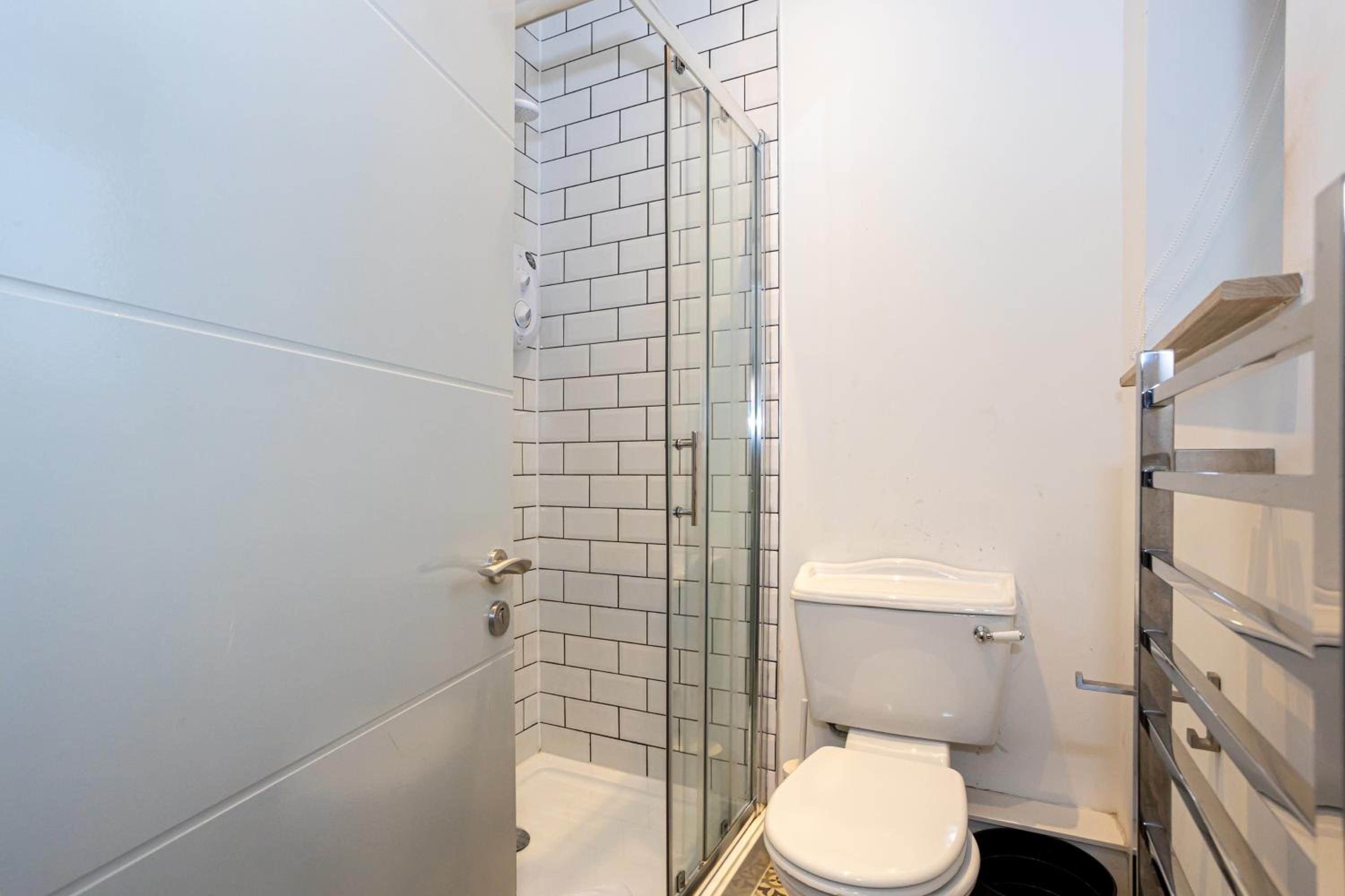 Two-Bedroom Apartment - Photo 4