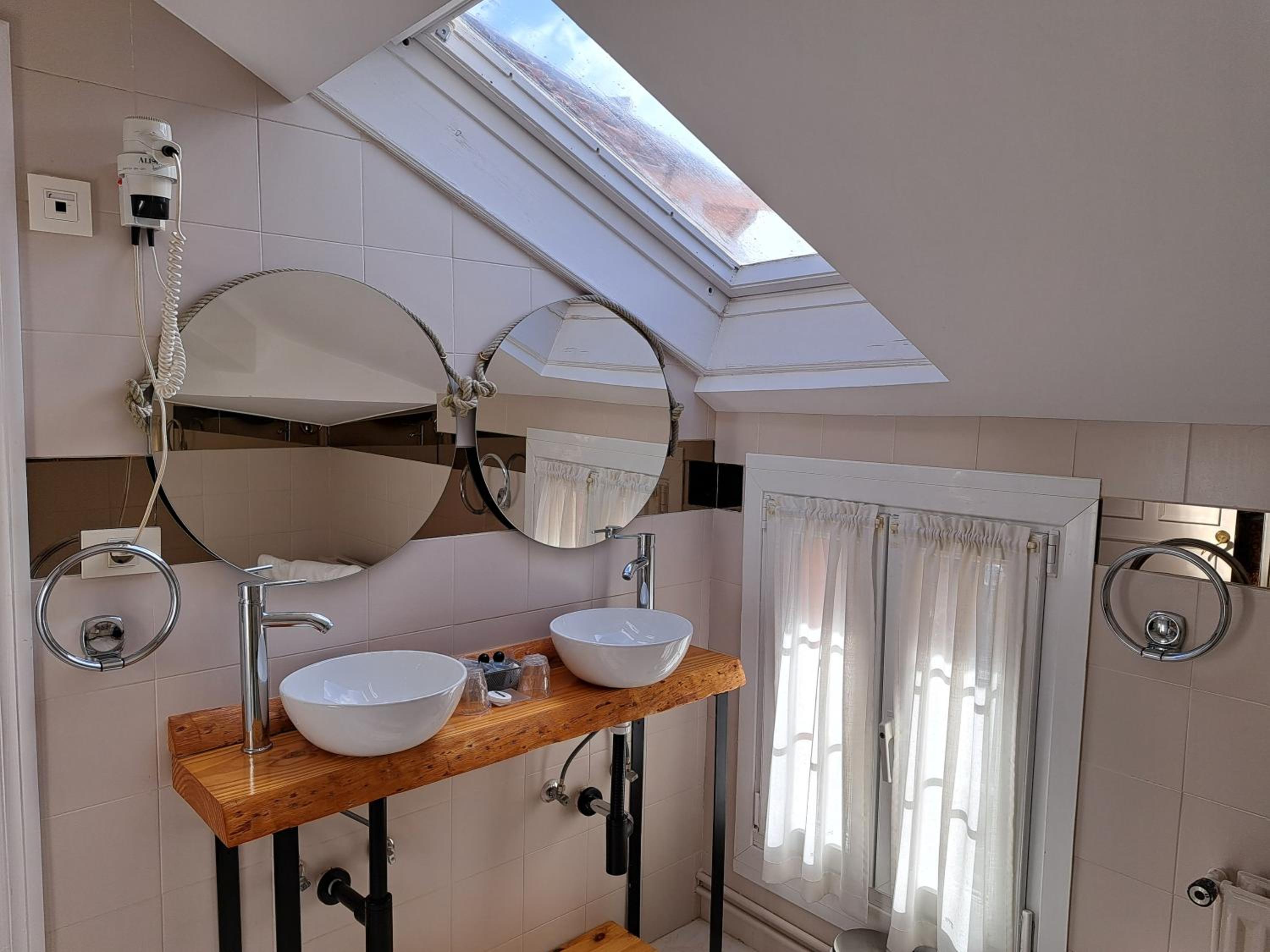 Standard Triple Room photo 2