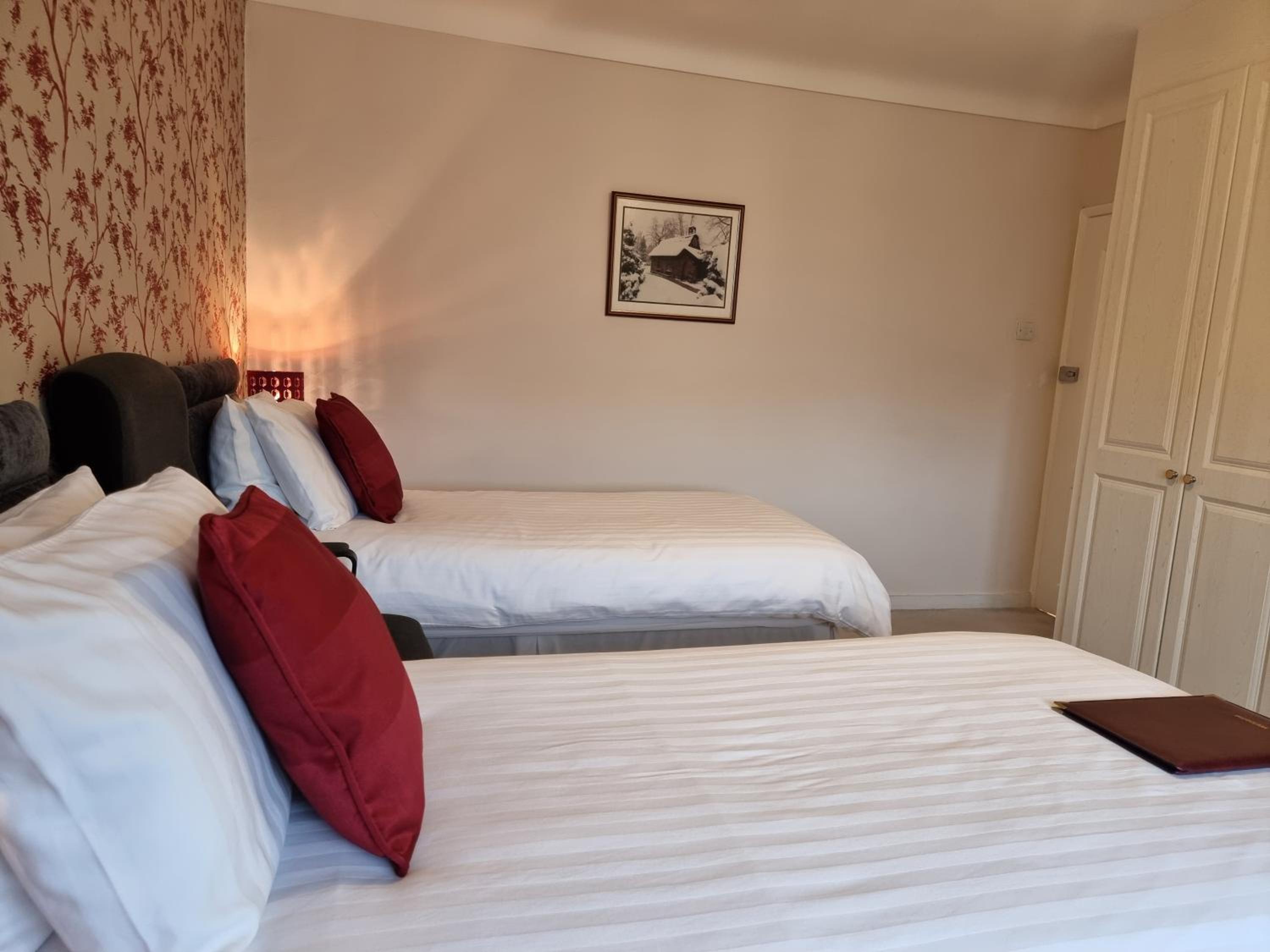 Twin Room with Private External Bathroom