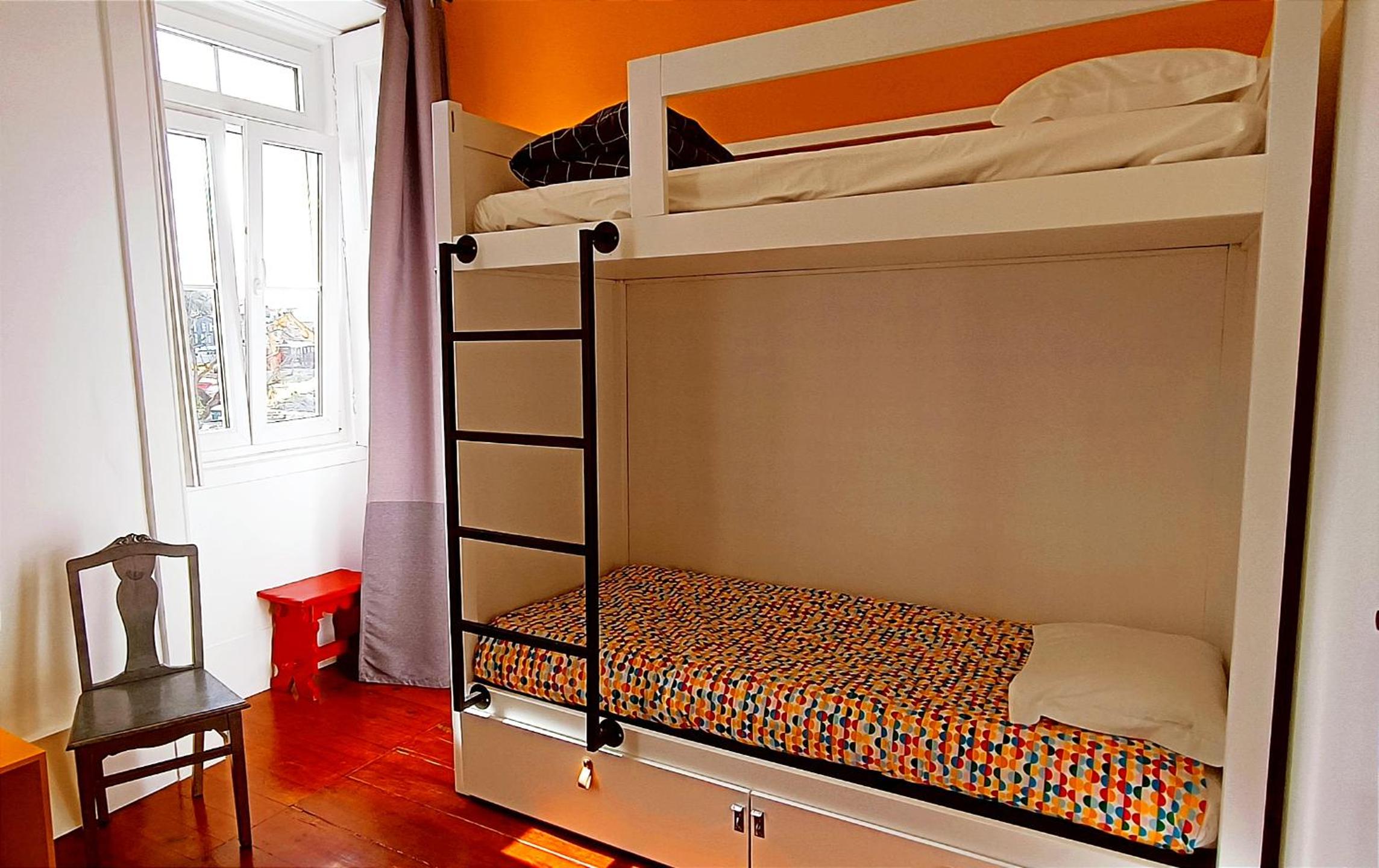 Bed in 4-Bed Mixed Dormitory Room with Private Bathroom photo 1