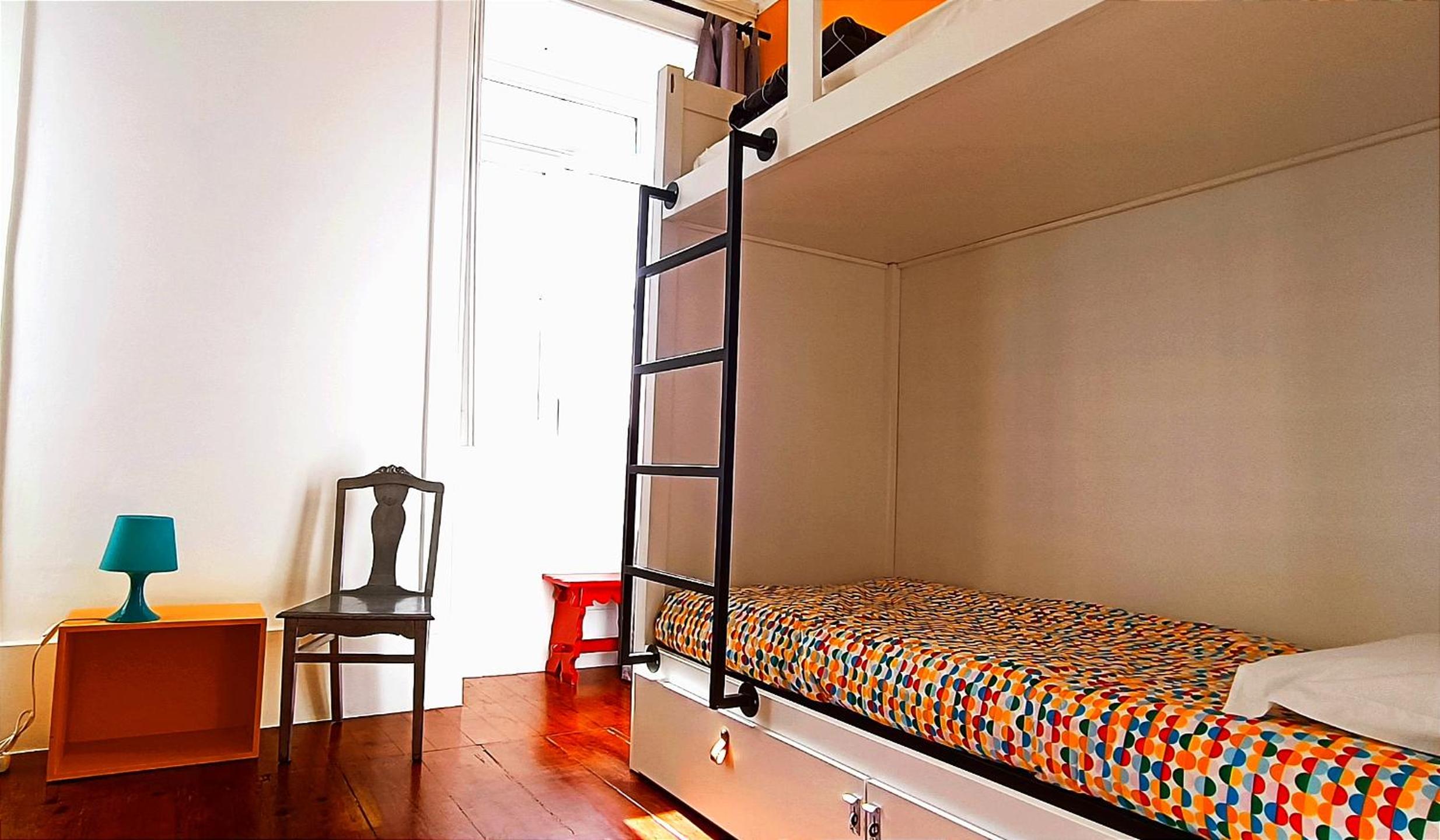 Bed in 4-Bed Mixed Dormitory Room with Private Bathroom photo 3