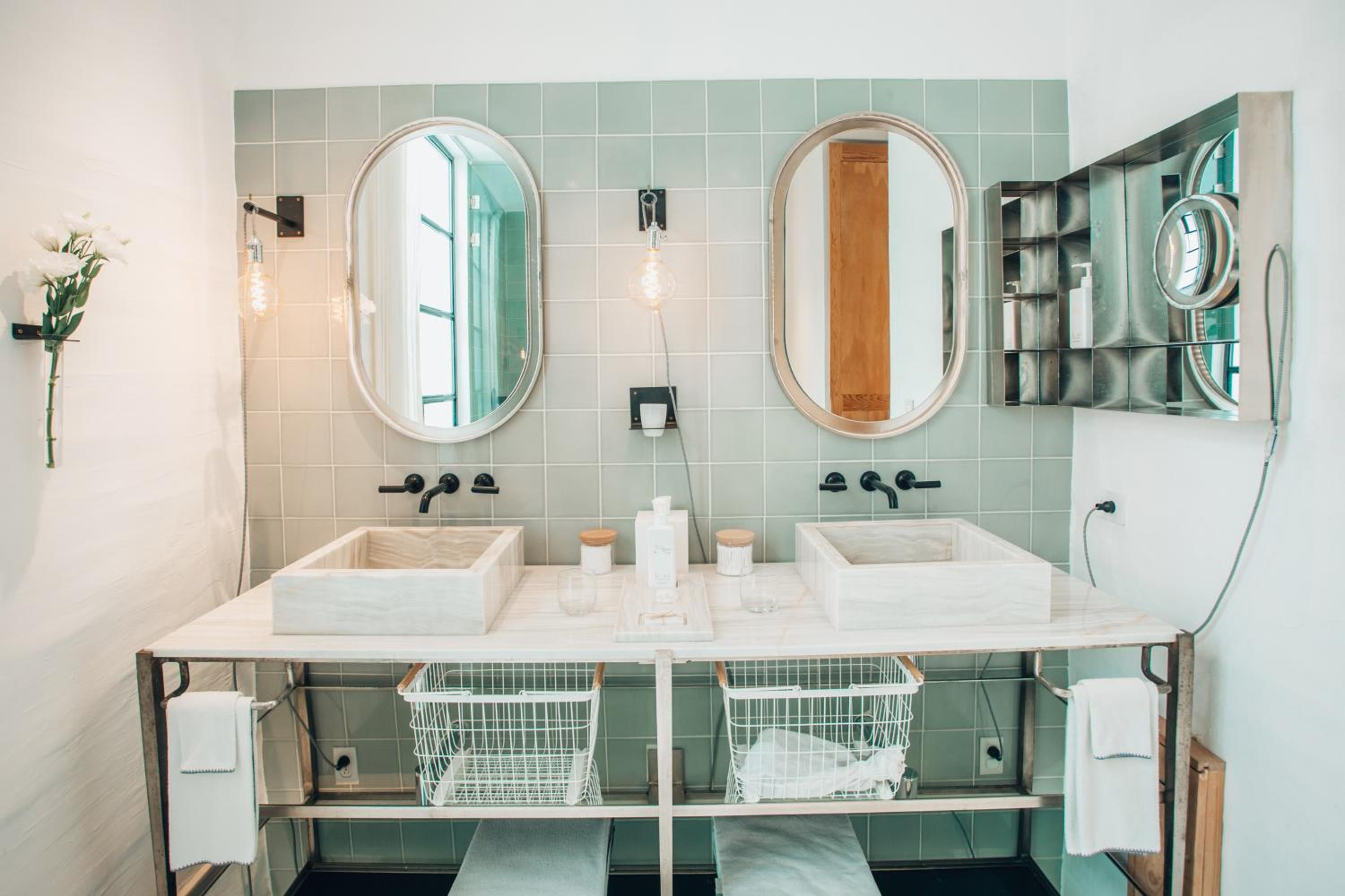 Master Suite King with bathtub photo 2