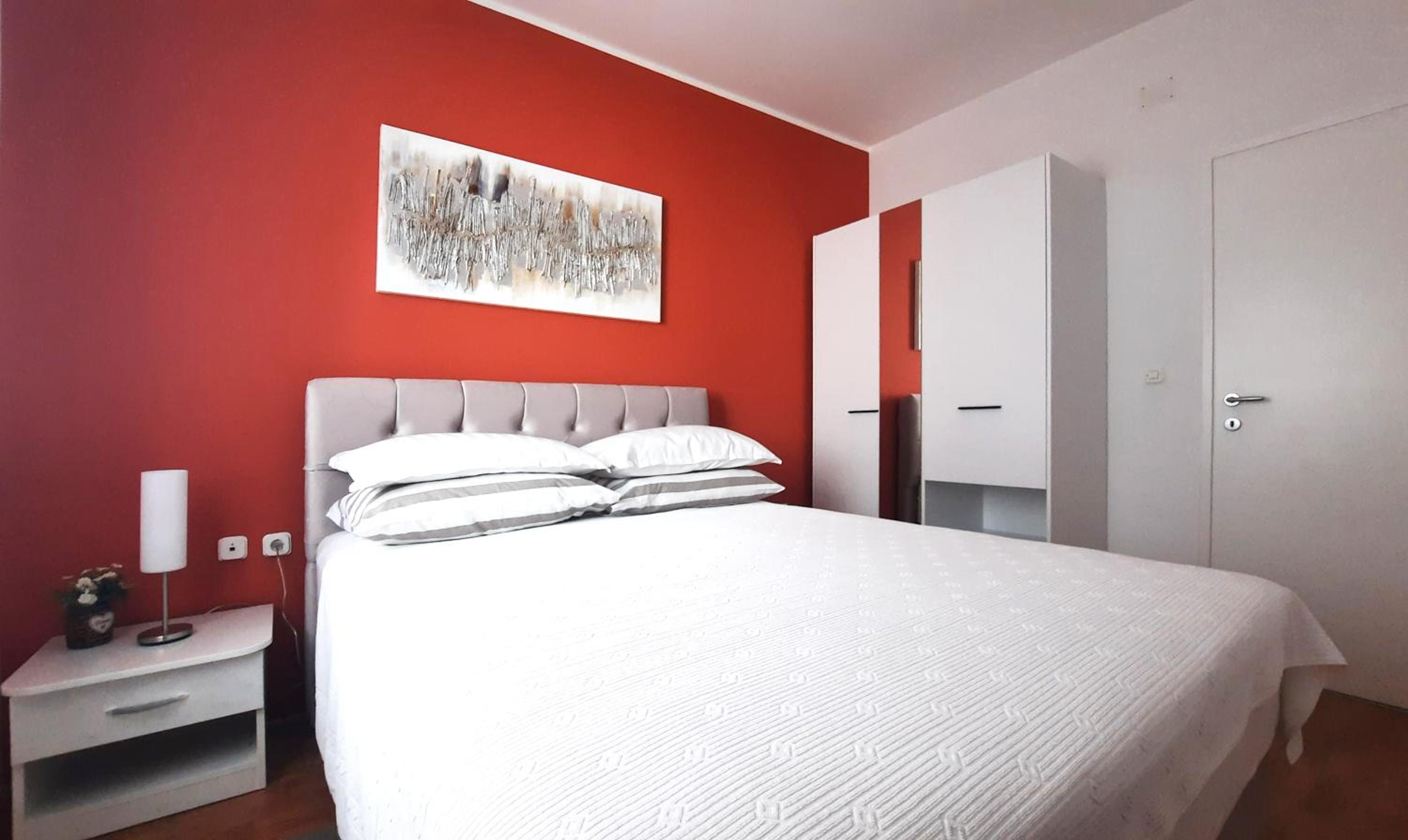 One-Bedroom Apartment - Photo 8