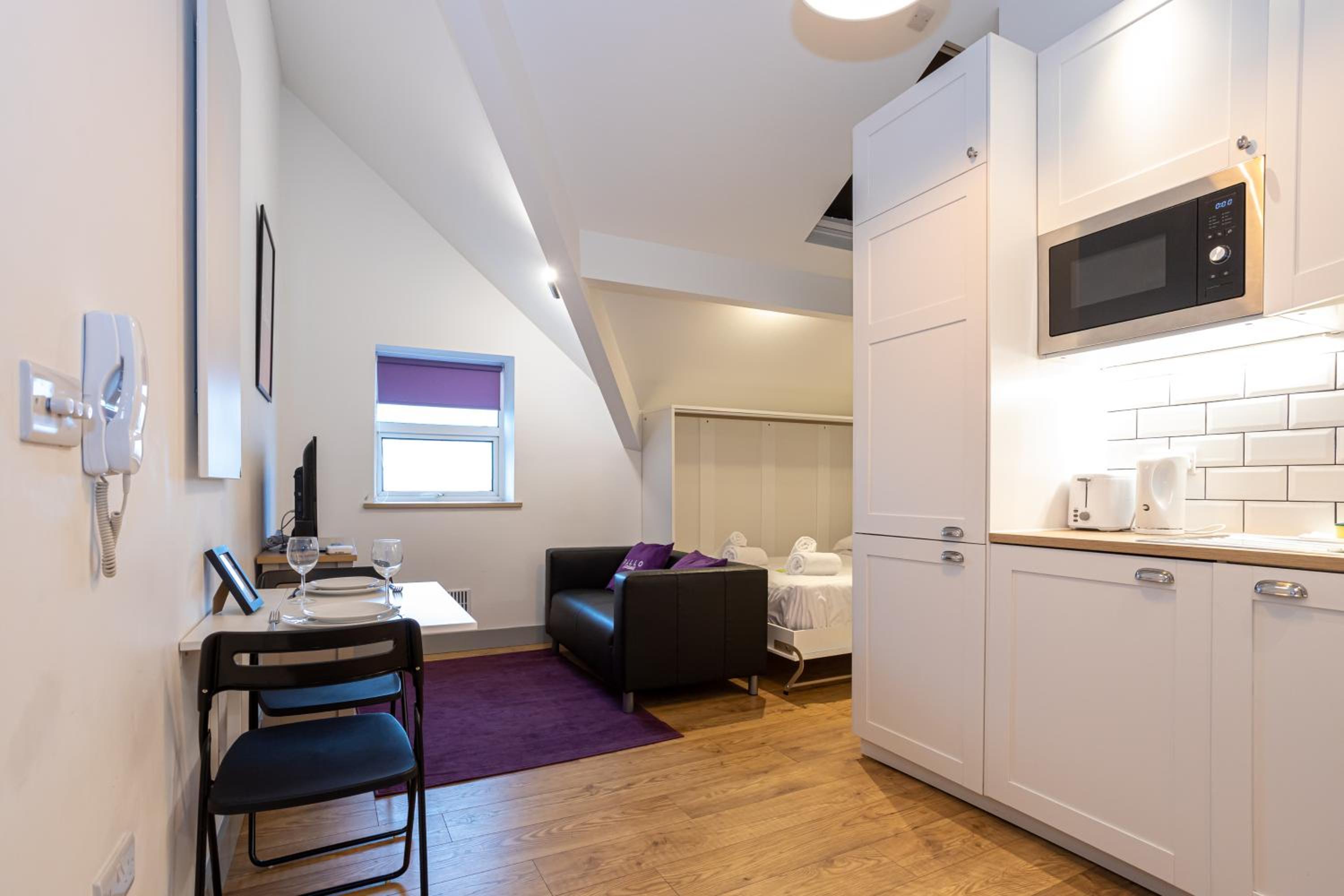 Studio Apartment - Photo 2