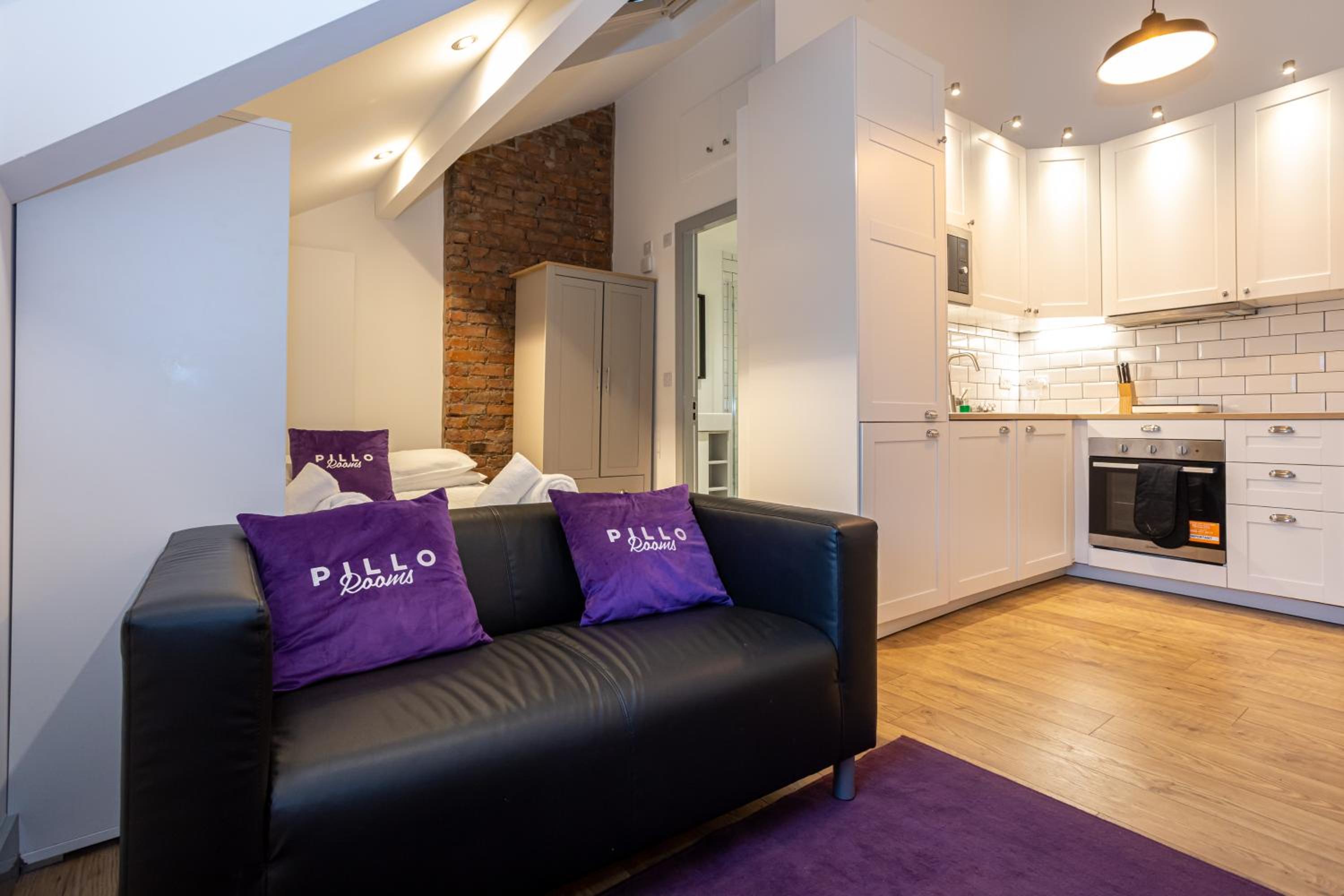 Studio Apartment - Photo 1