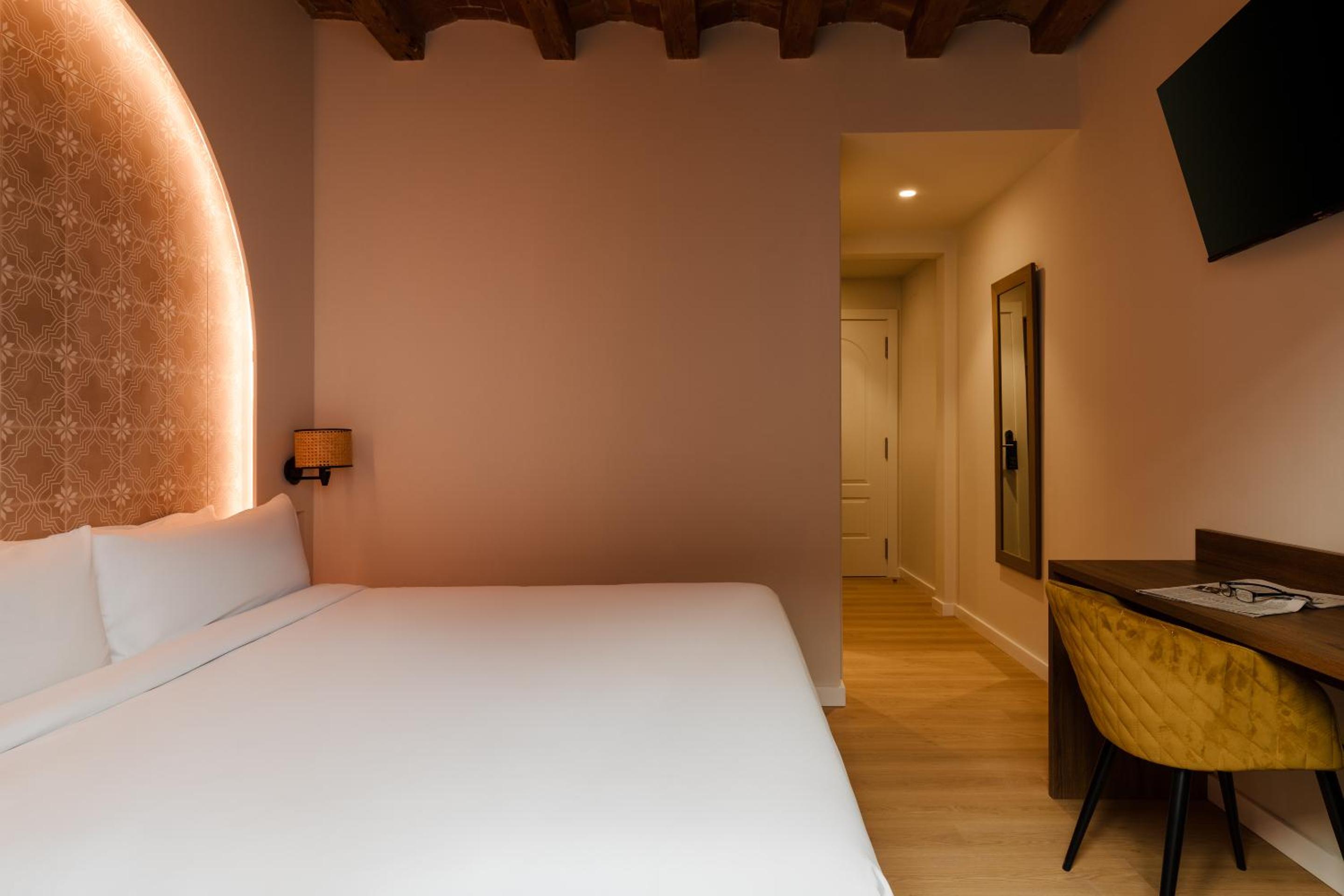 Budget Double Room photo 2