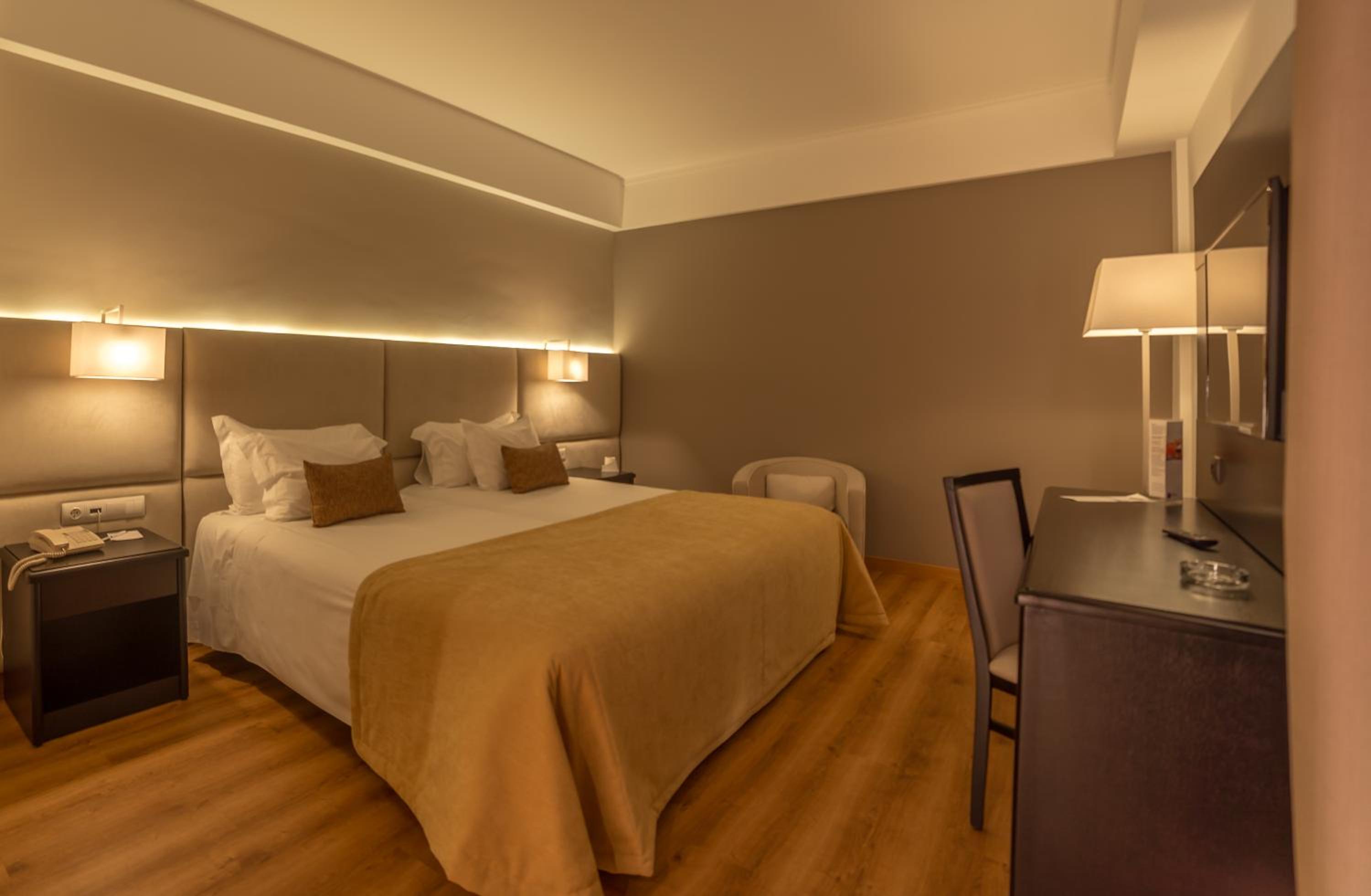Standard Room with Double Bed - Photo 4