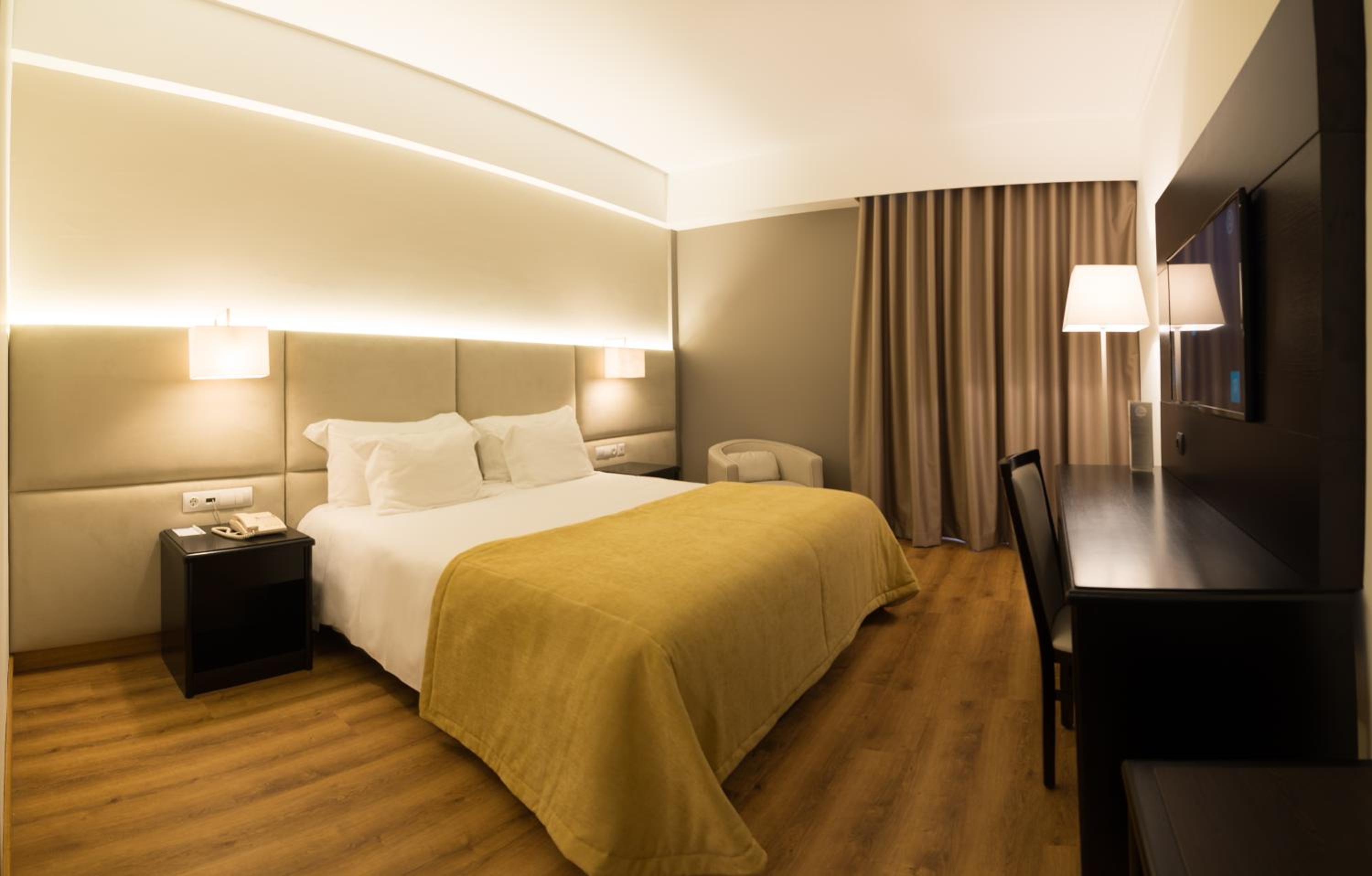 Standard Room with Double Bed - Photo 3