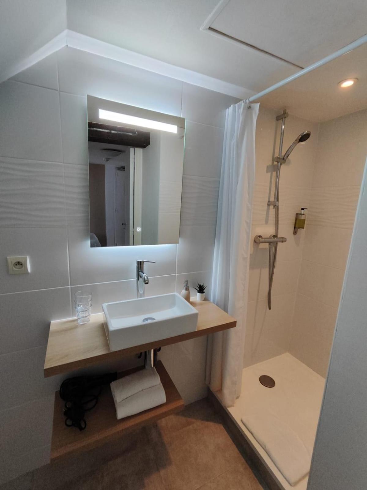 Quadruple Room - Photo 5