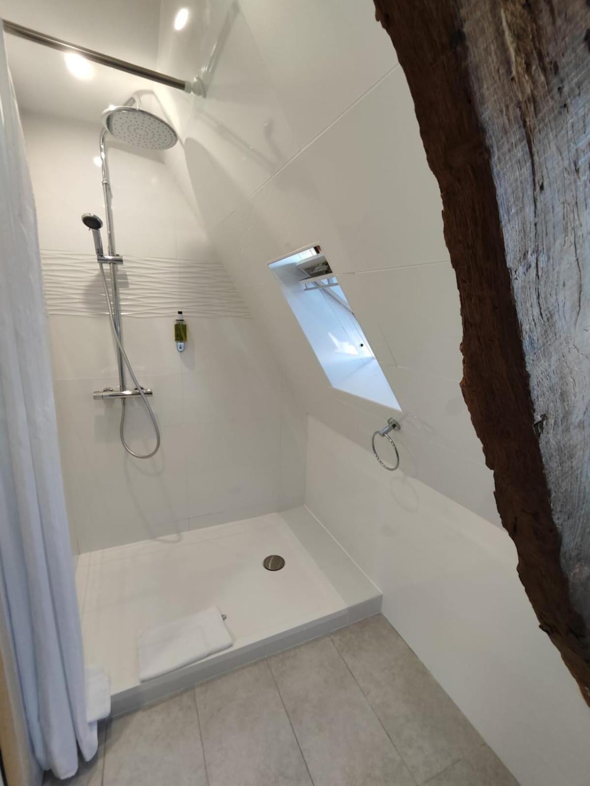 Double Room - Photo 8