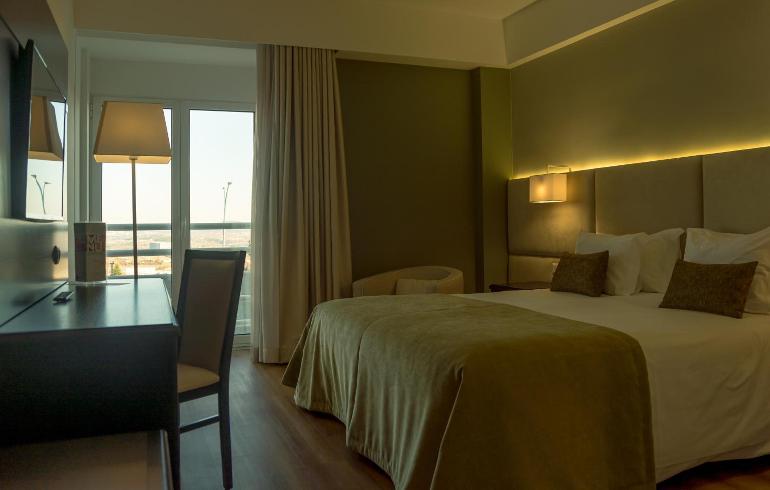 Standard Room with Double Bed - Photo 7