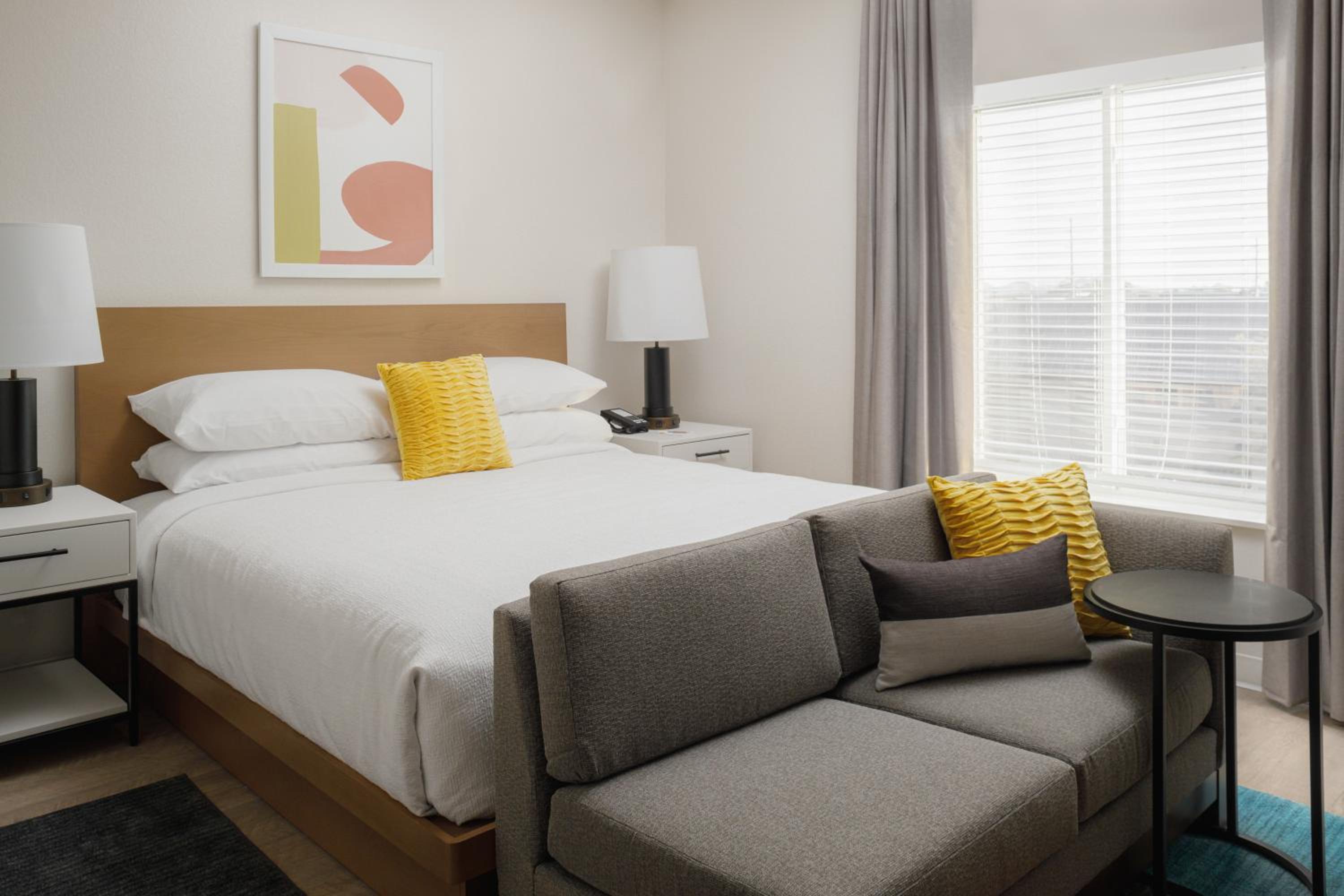 One Bedroom Suite Hearing Accessible - King Bed - Photo 2