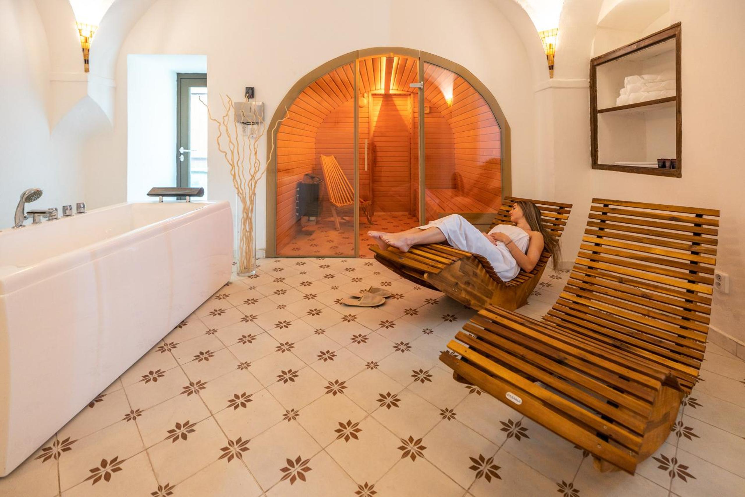 Deluxe Double Room with Shower photo 3