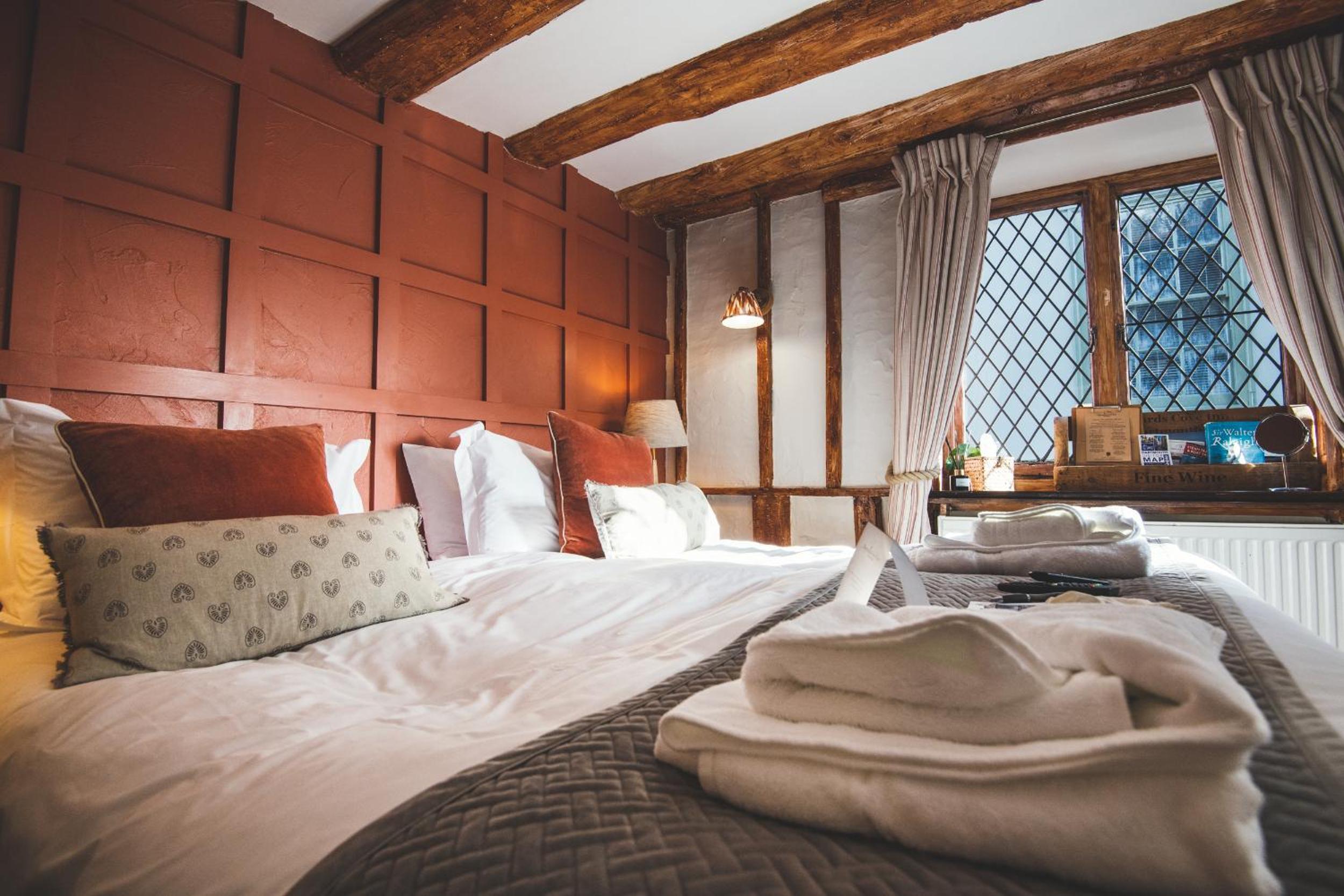Deluxe Double Room with Cove View - Photo 4