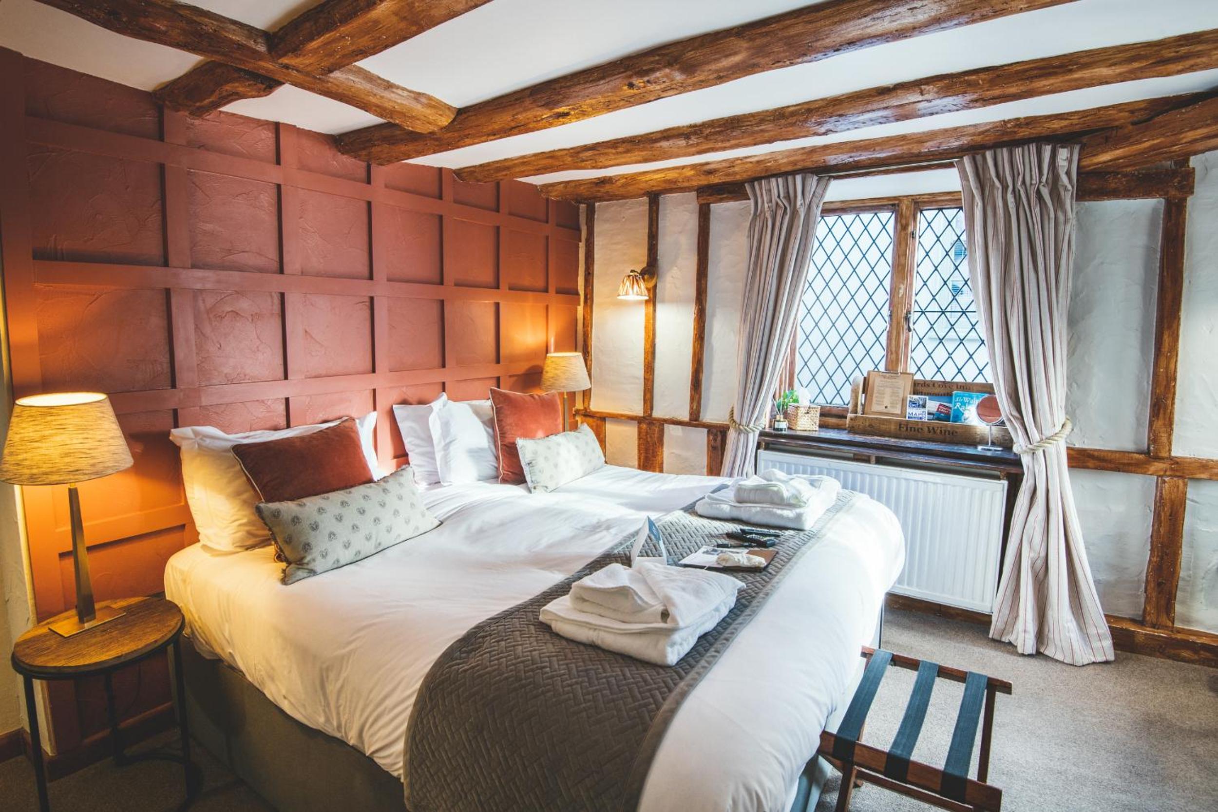 Deluxe Double Room with Cove View - Photo 1