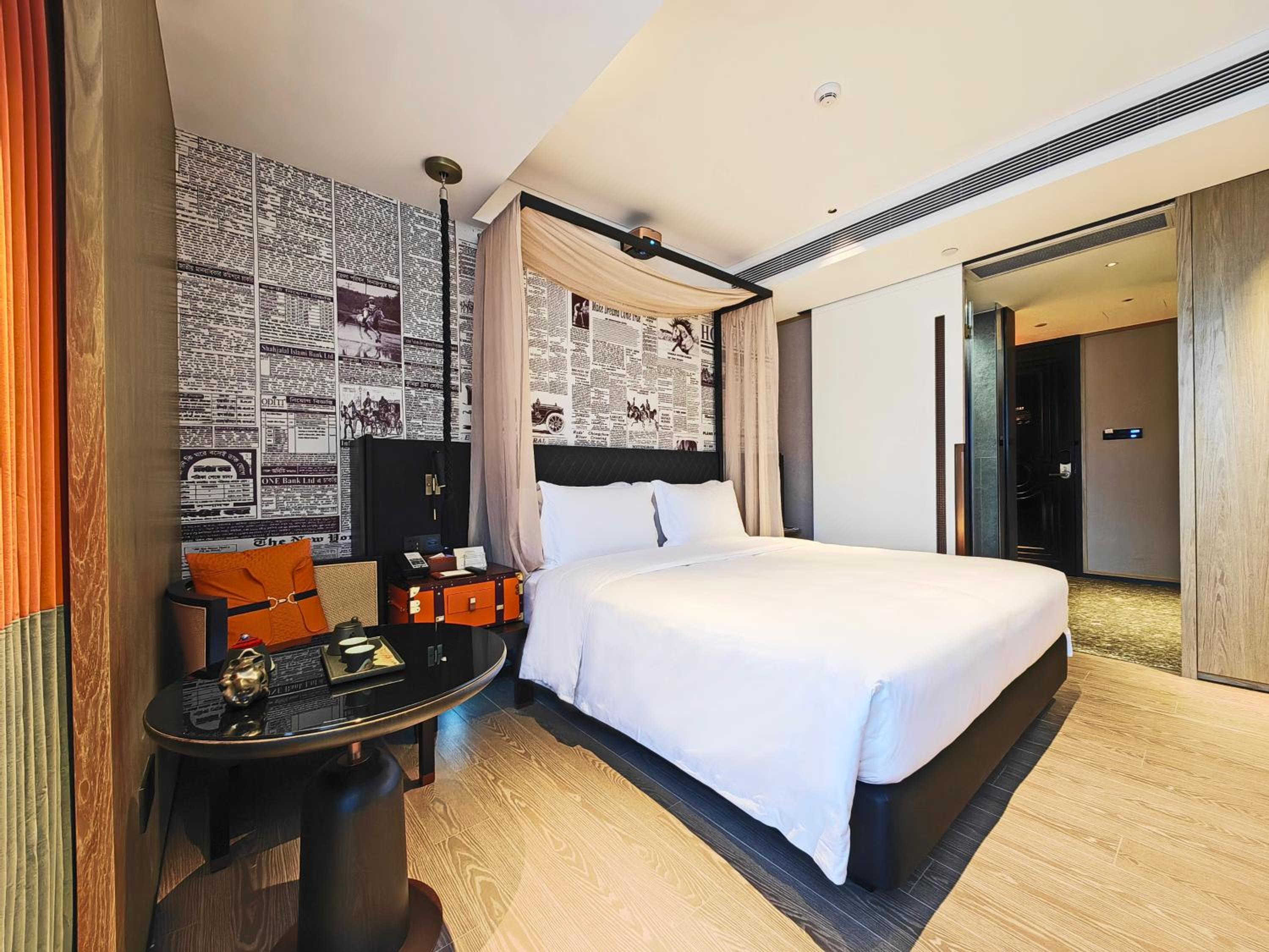 Standard Queen Room photo 2