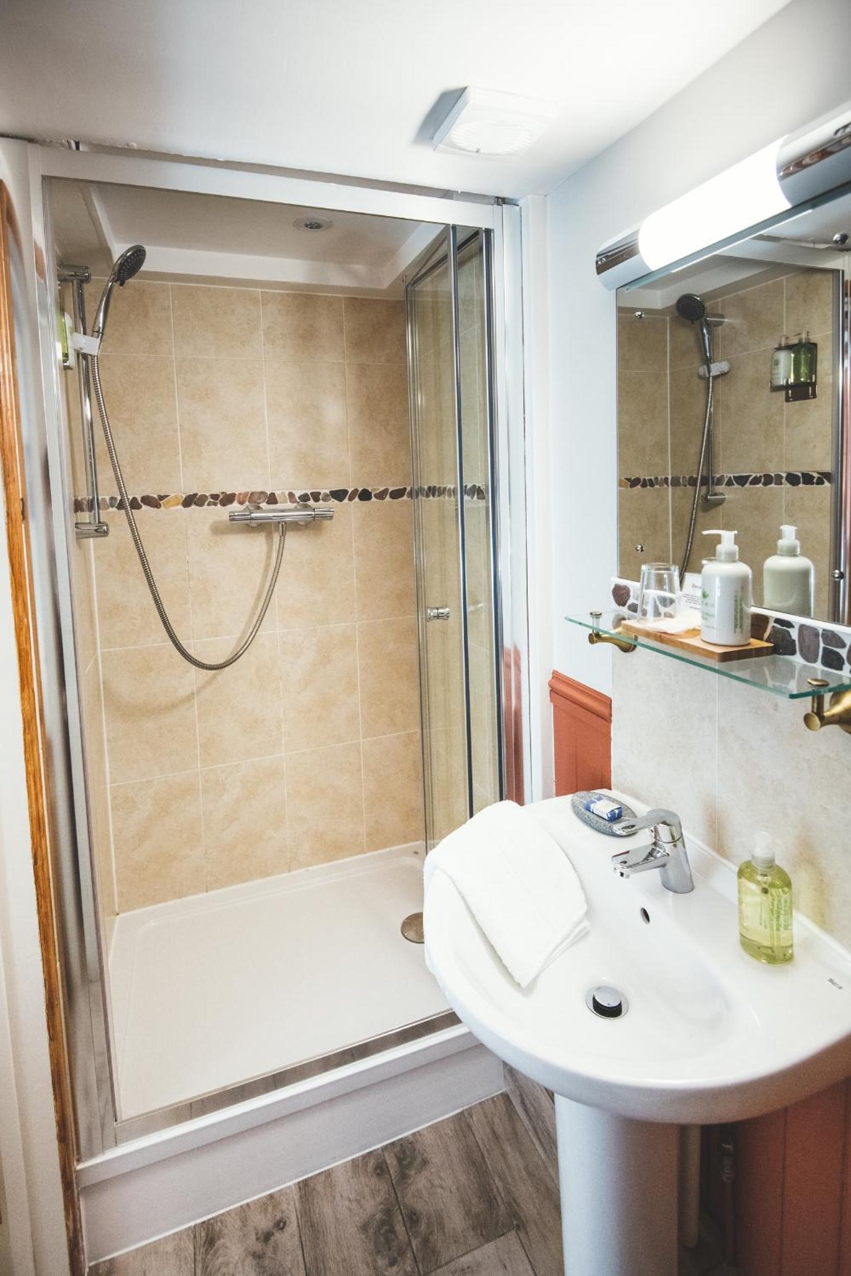 Deluxe Double Room with Cove View - Photo 6