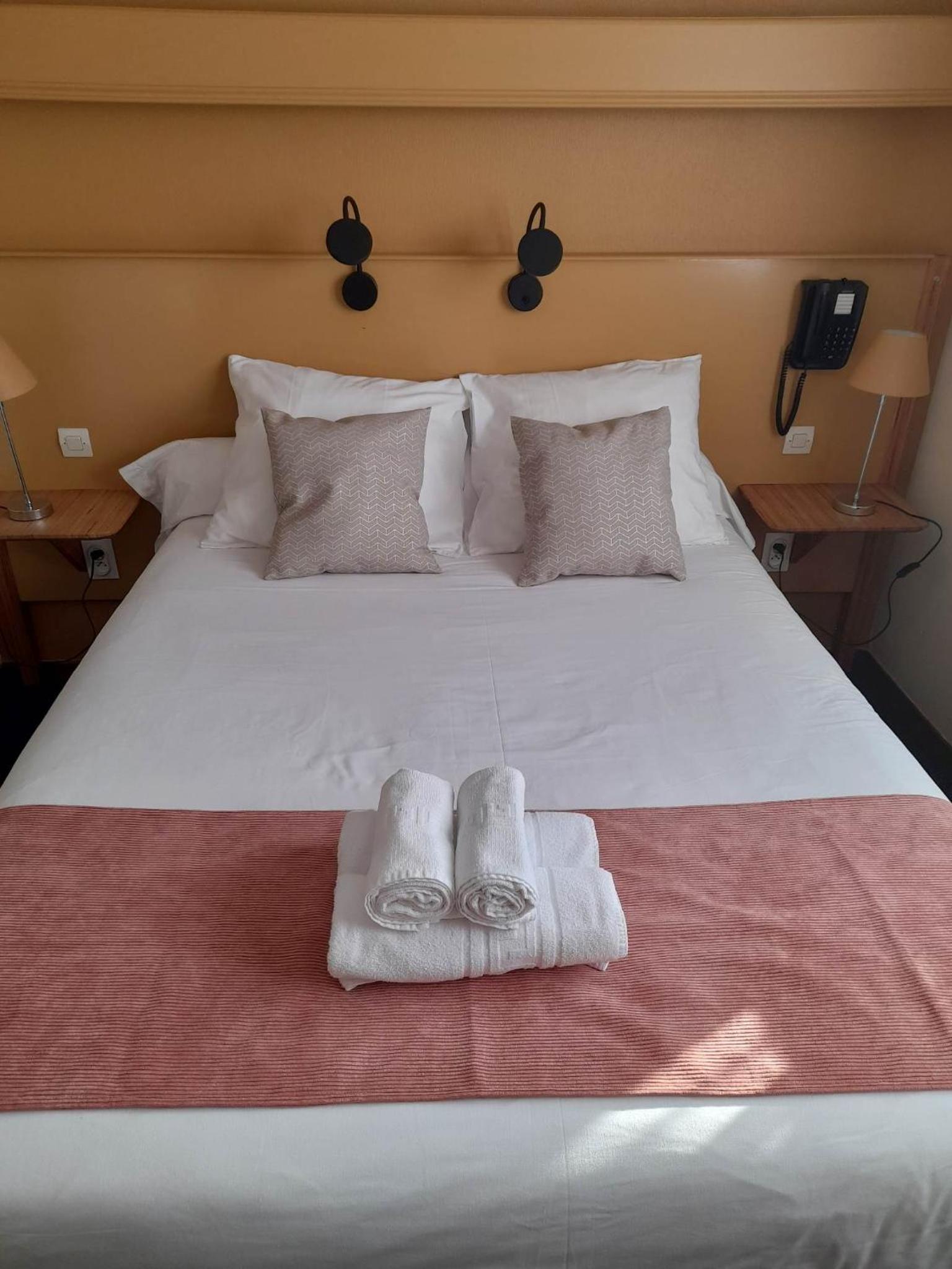 Double Room - Photo 7
