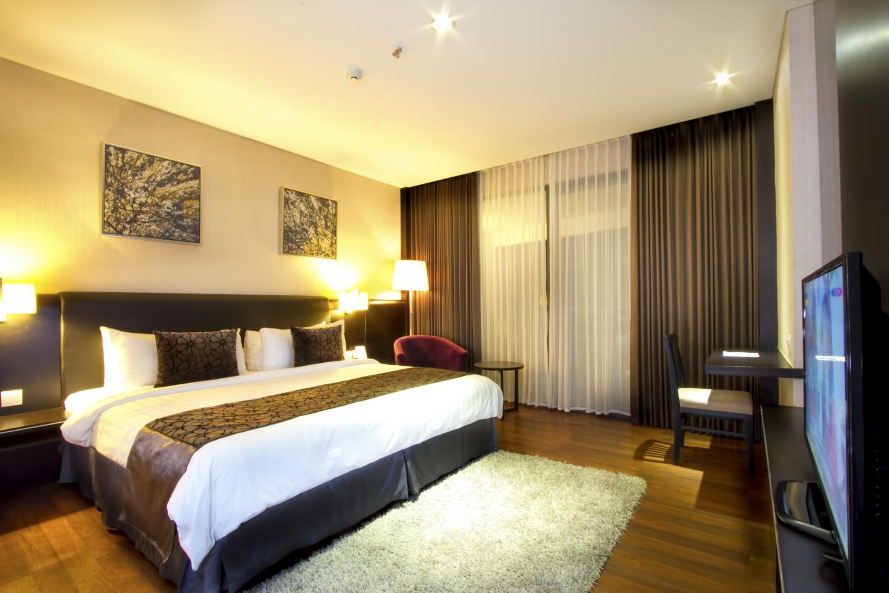 Grand Deluxe Room with Balcony photo 3