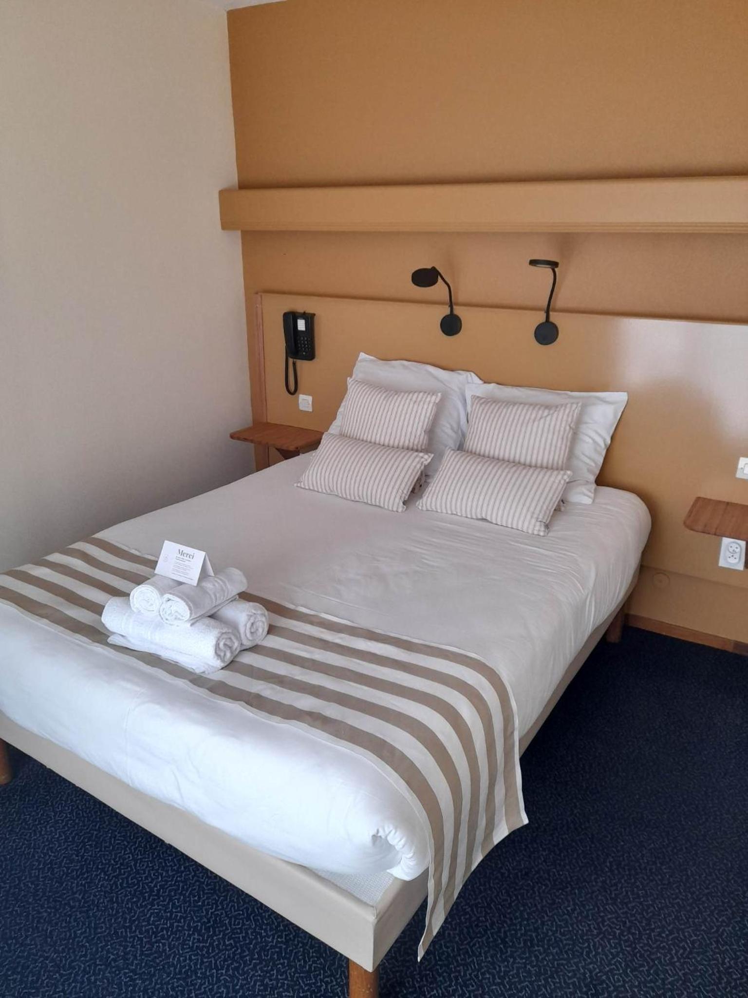 Double Room - Photo 6