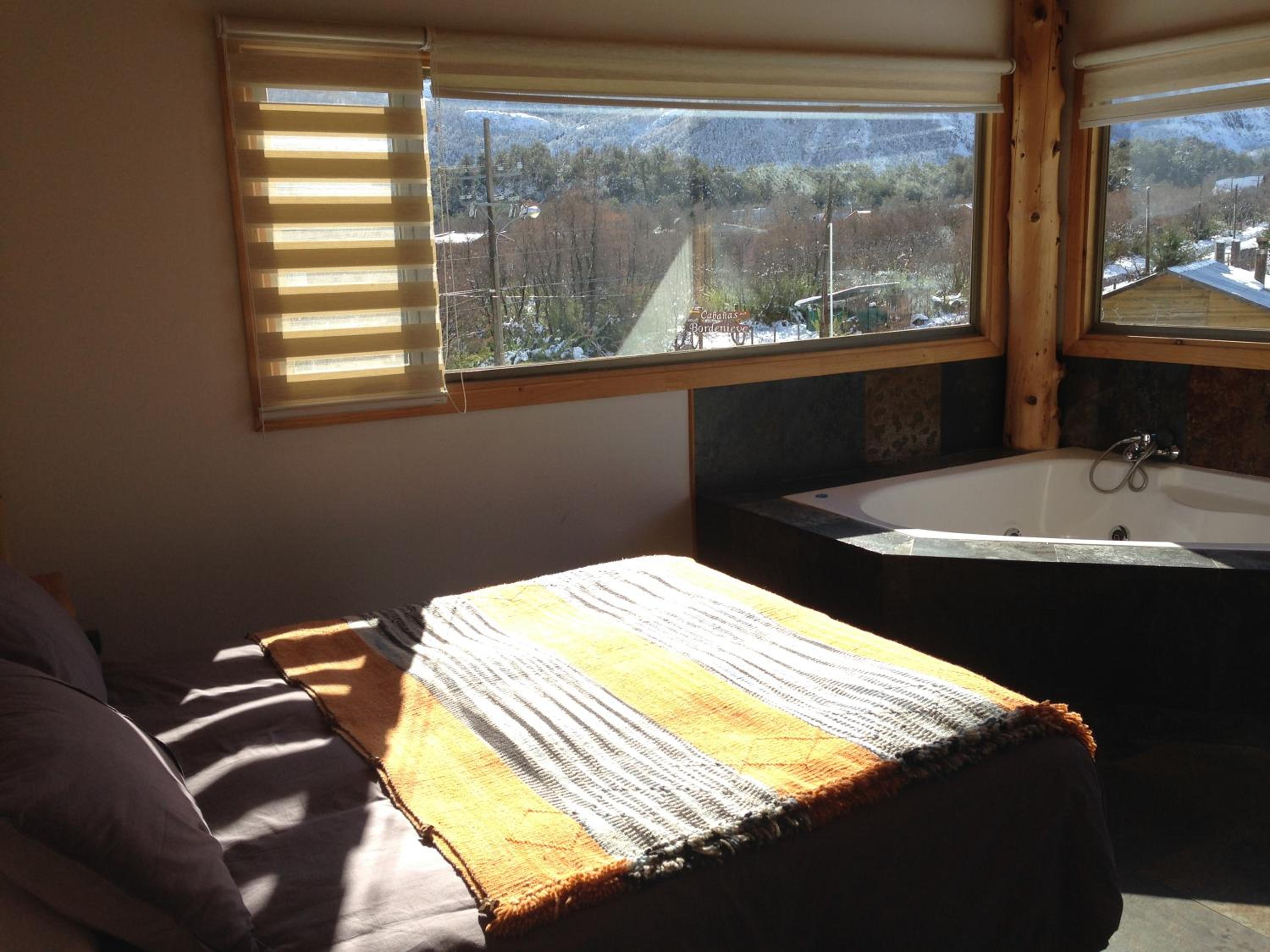 Double Room with Private Bathroom and Jacuzzi photo 1