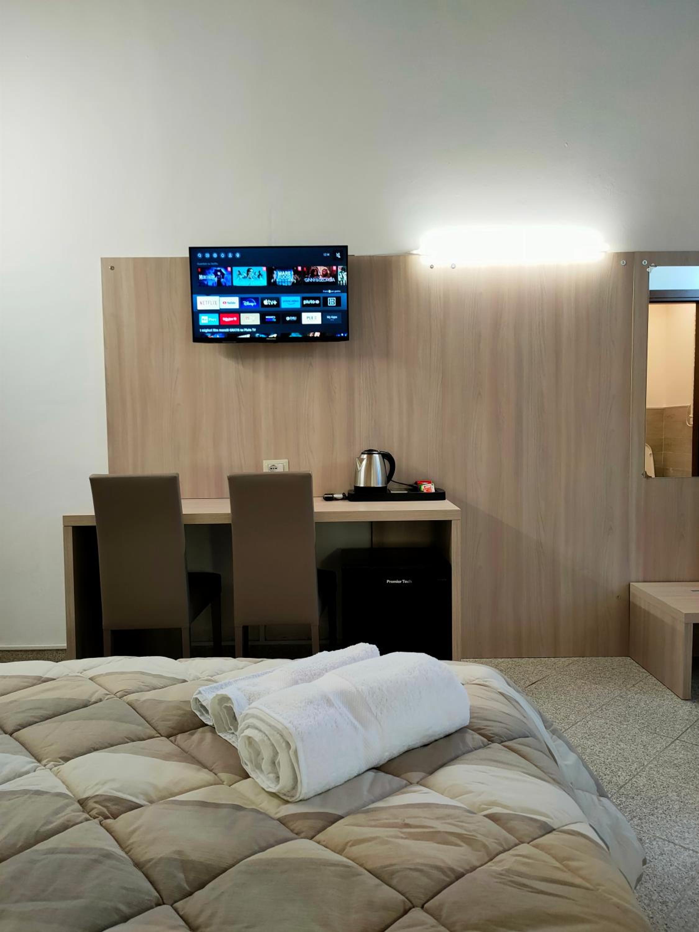 Deluxe Double or Twin Room photo 2