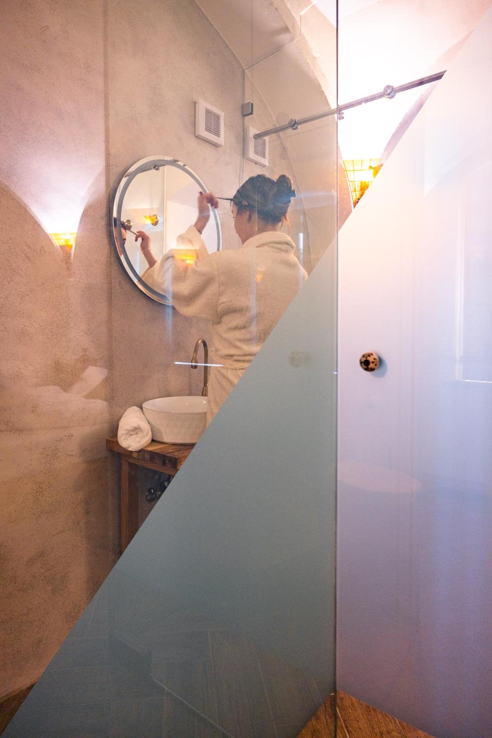 Deluxe Double Room with Shower photo 2