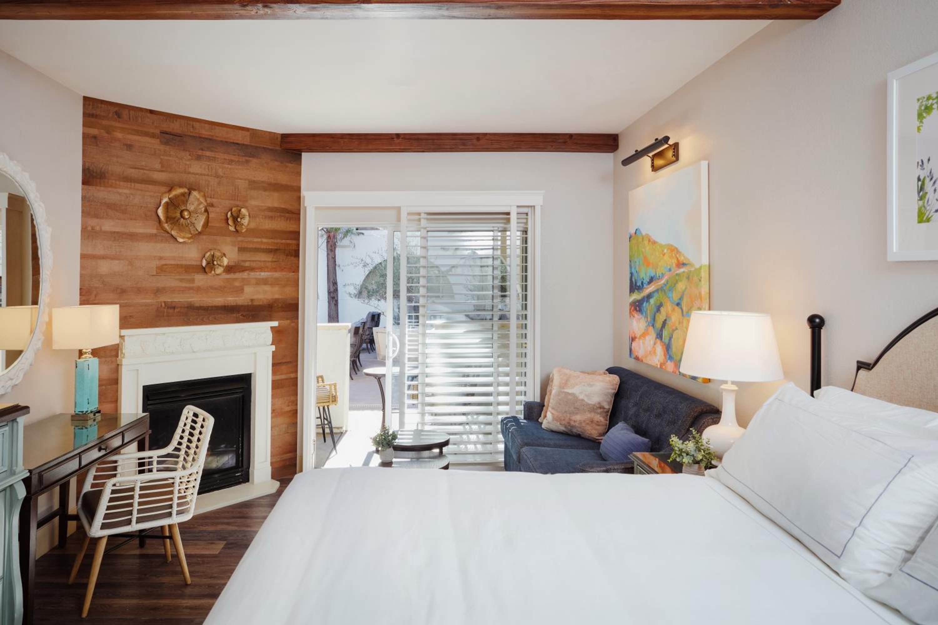 King Room with Patio and Courtyard View - Photo 11