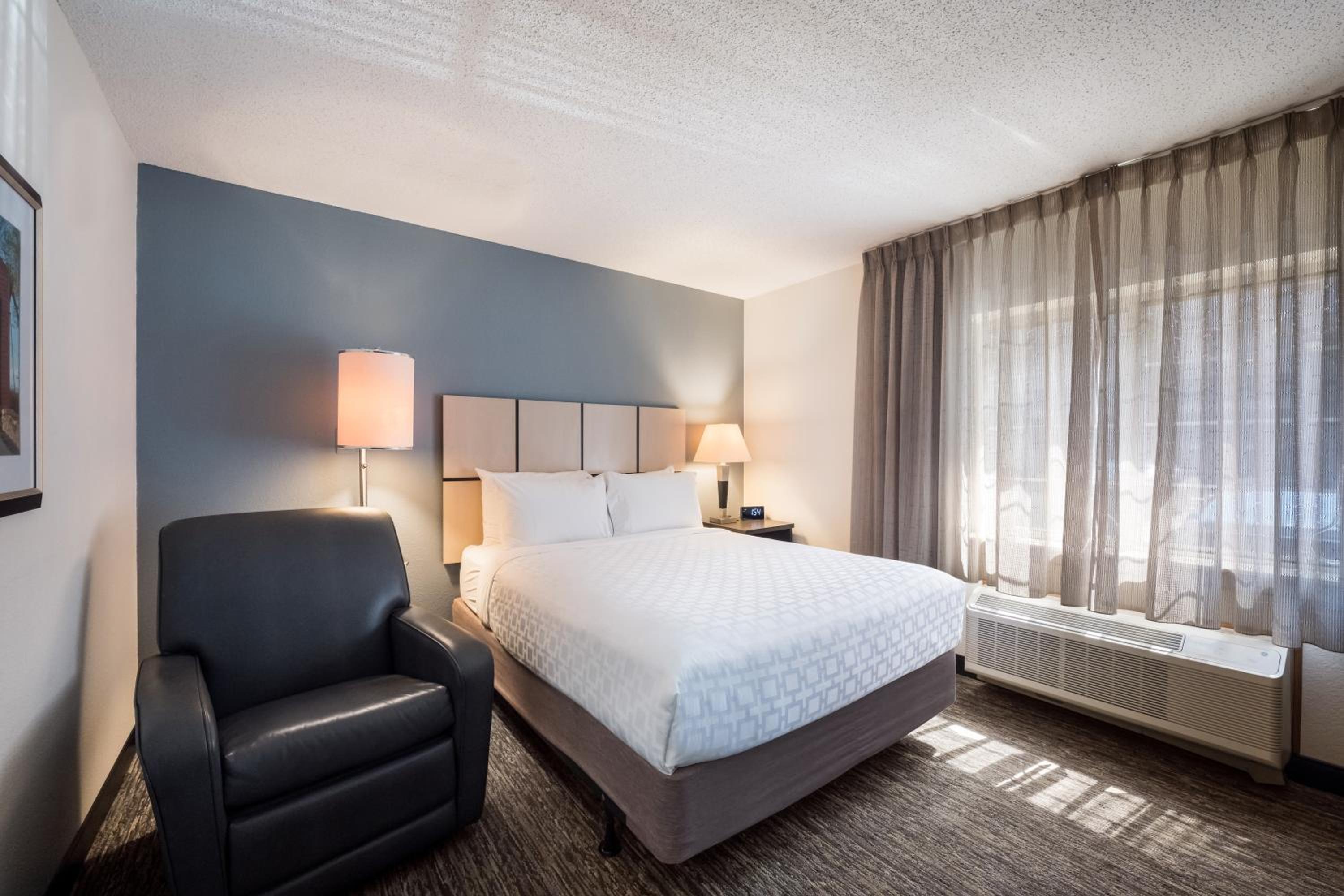 Queen Room - Disability Access - Photo 1