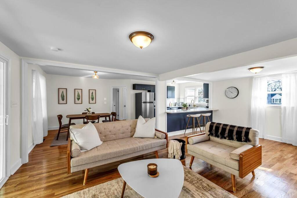 Five-Bedroom House photo 1