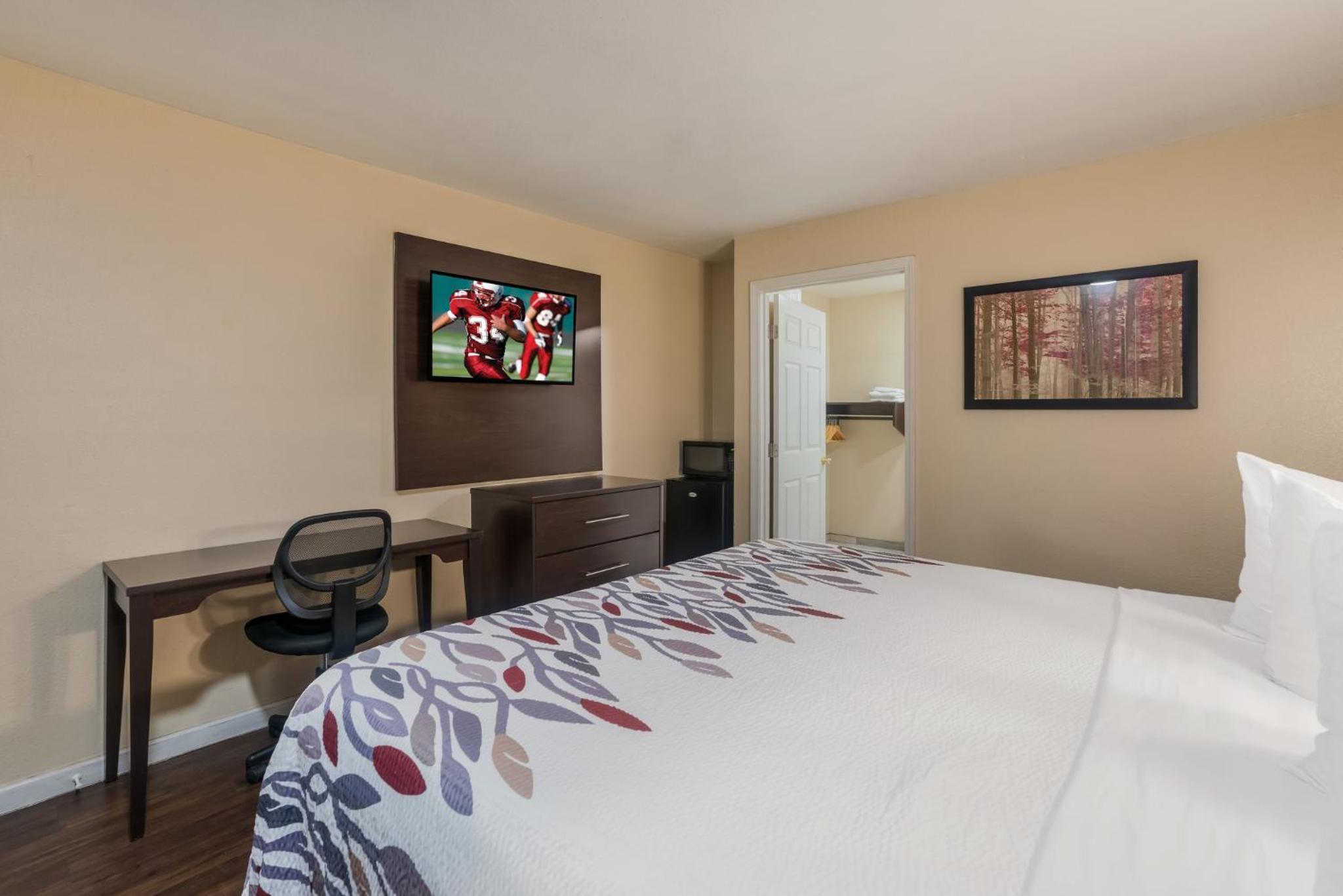 Deluxe King Room Disability Access Non-Smoking - Photo 3