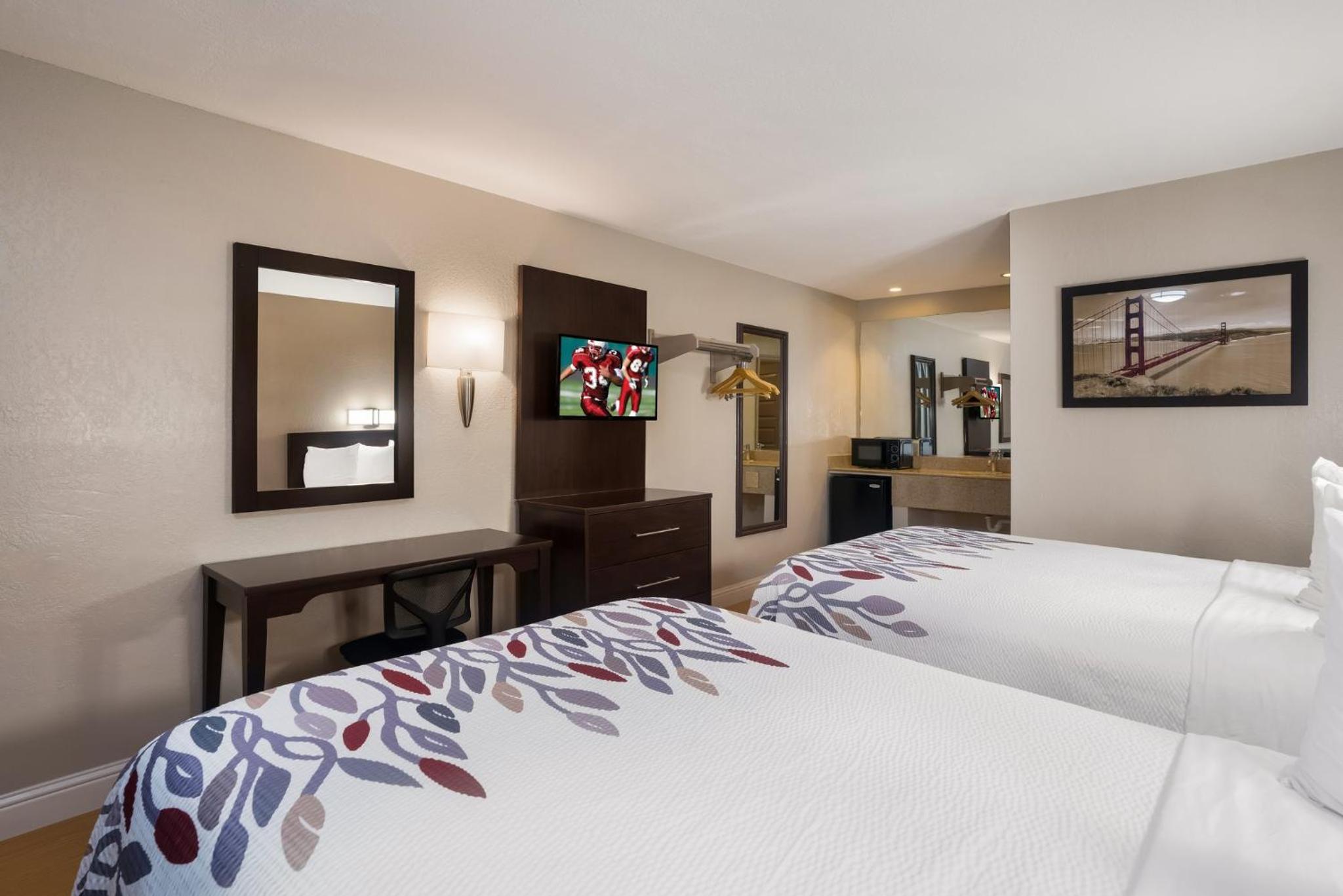 Deluxe Room with Two Double Beds Non-Smoking - Photo 2