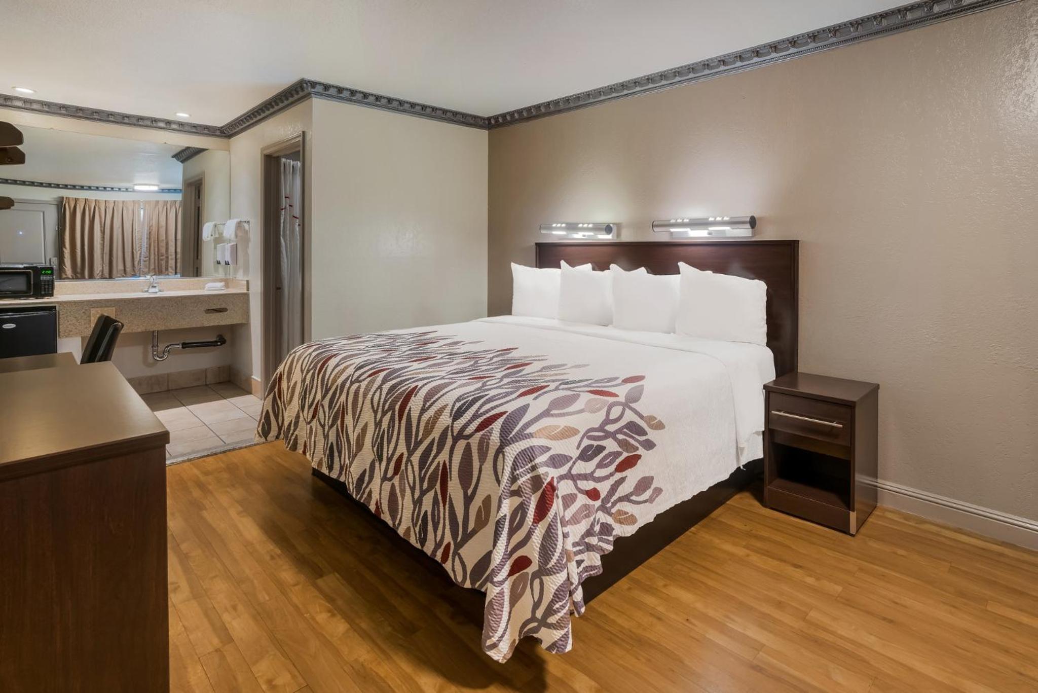  King Suite with Spa Bath Non-Smoking - Photo 1