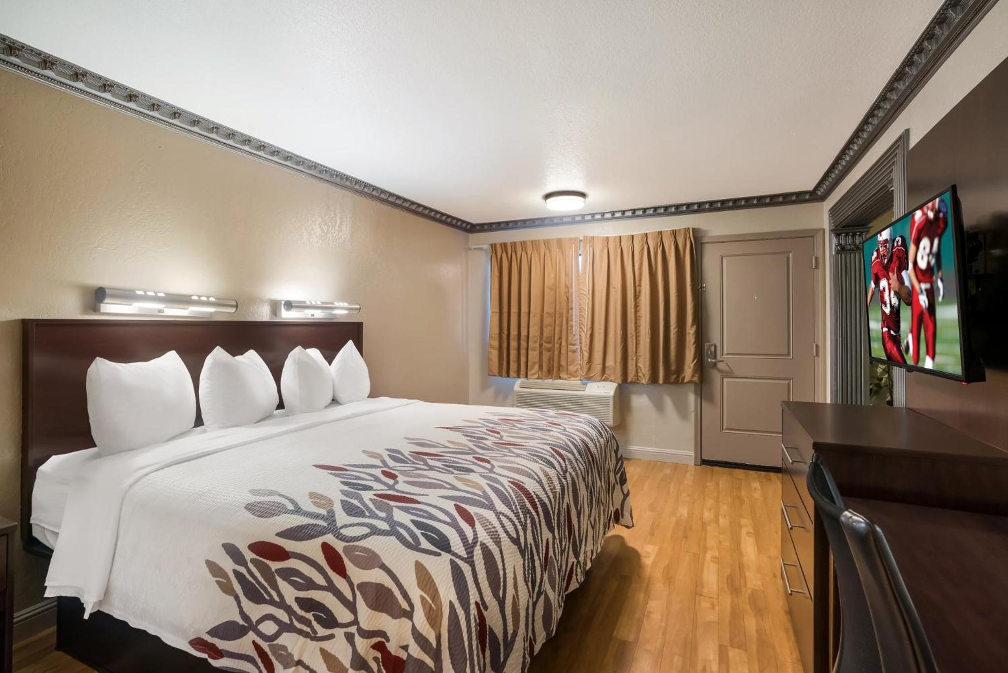  King Suite with Spa Bath Non-Smoking - Photo 2