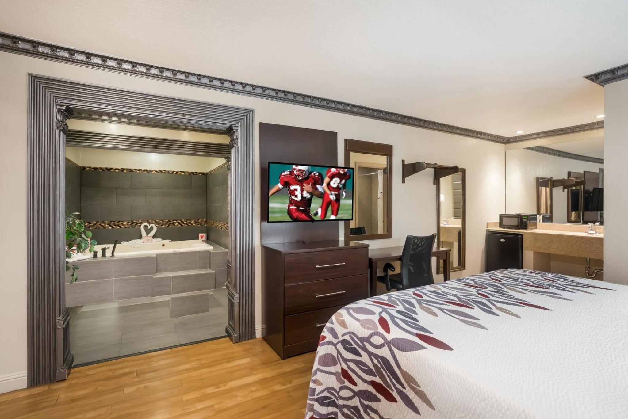  King Suite with Spa Bath Non-Smoking - Photo 3