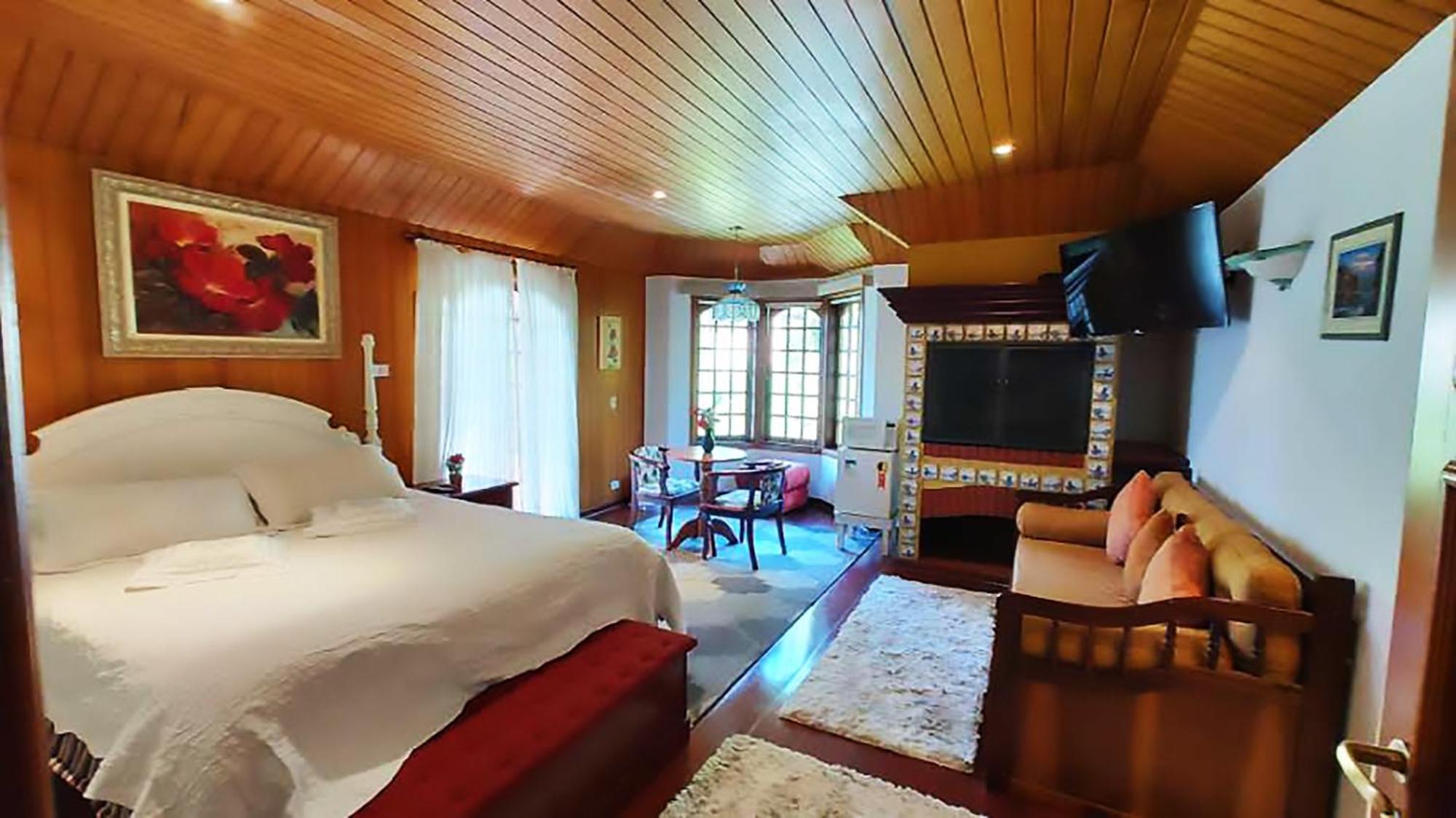 Family Suite with Balcony - Photo 1