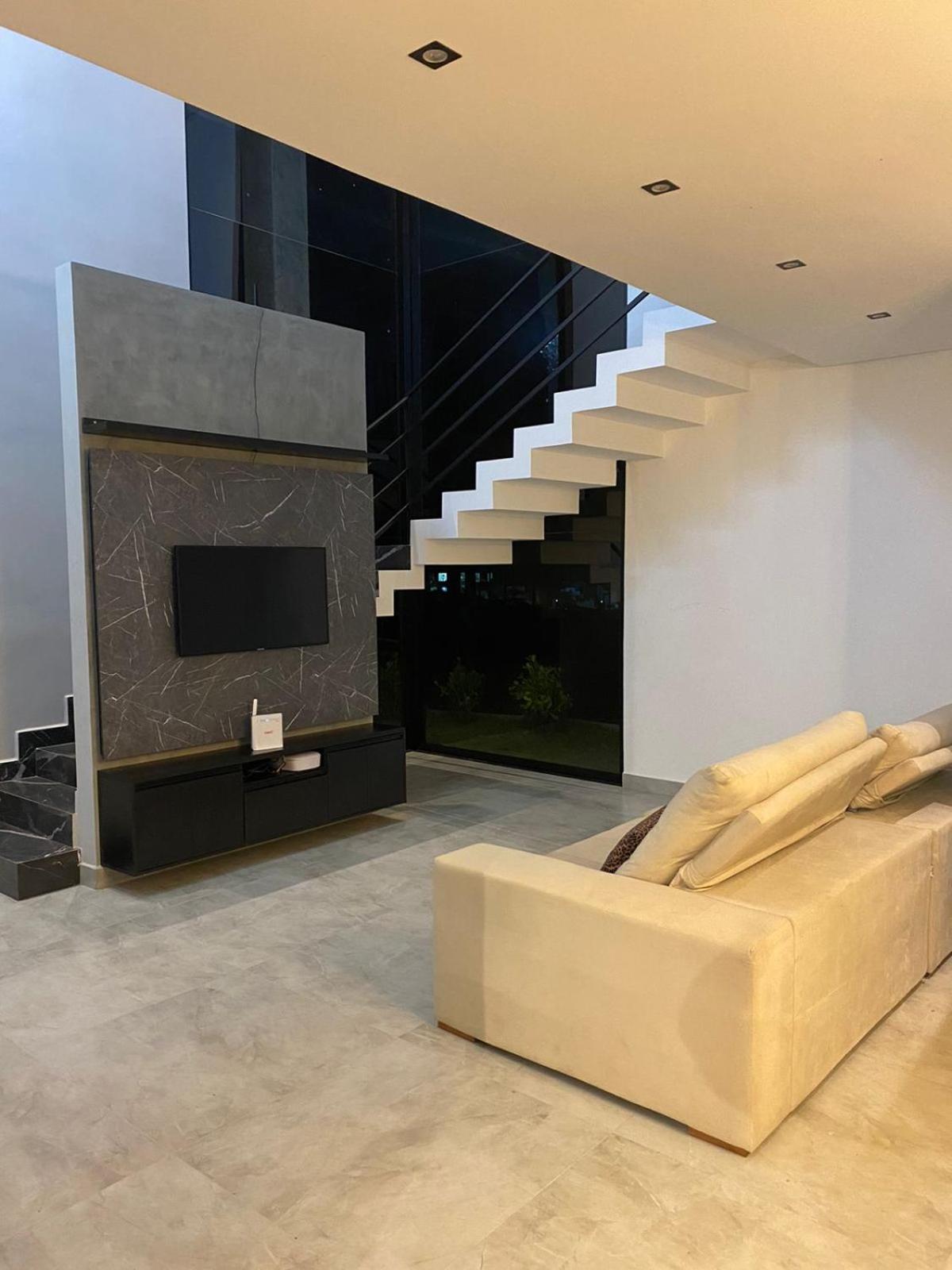 Three-Bedroom House photo 3