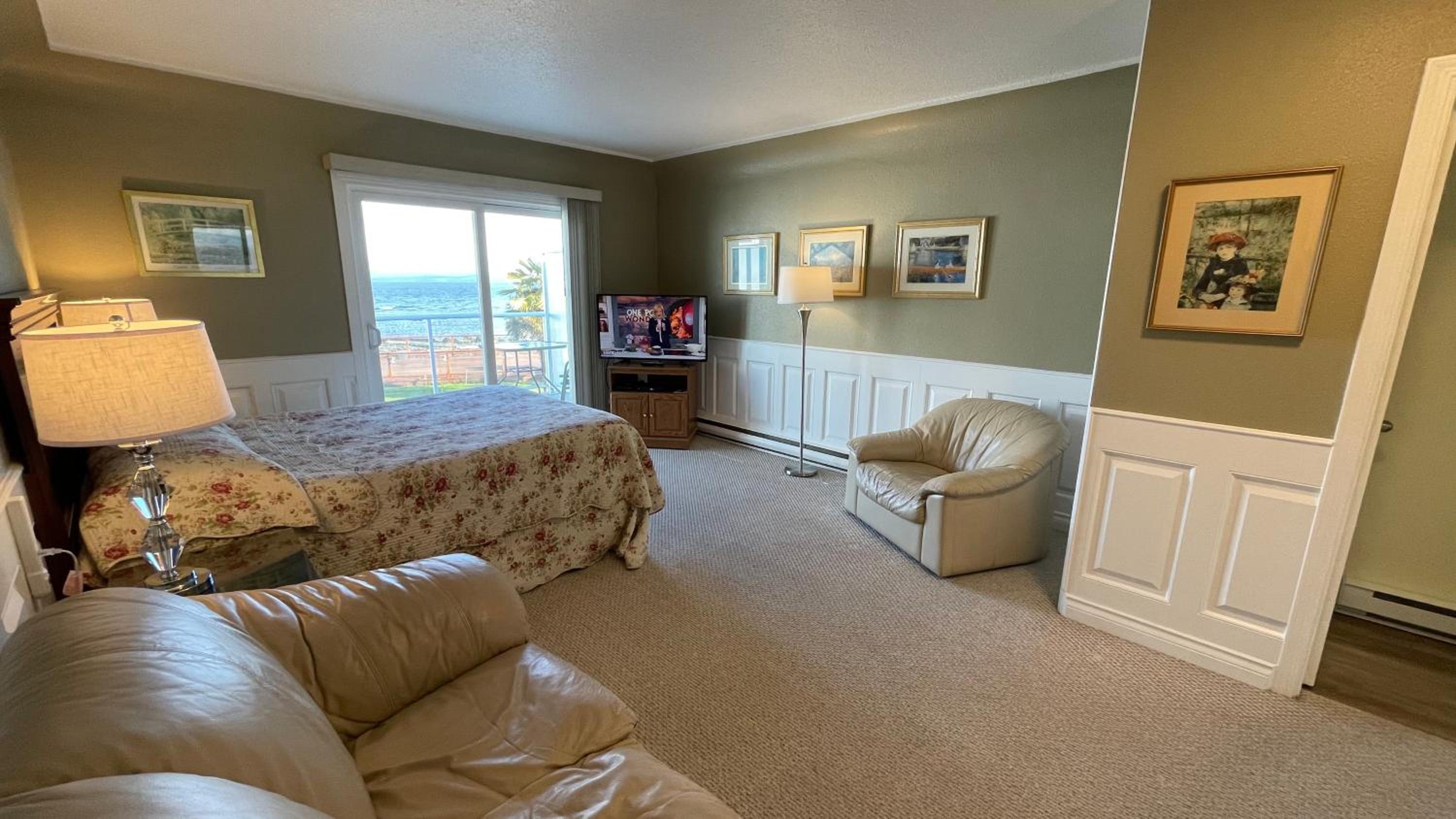 Deluxe Suite with Sea View photo 1