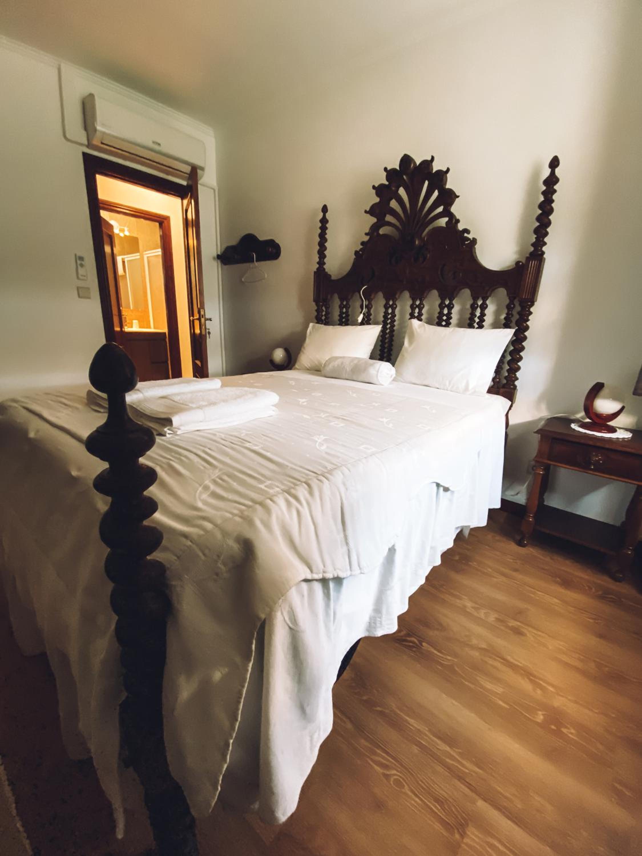 Double Room with Private External Bathroom - Photo 1