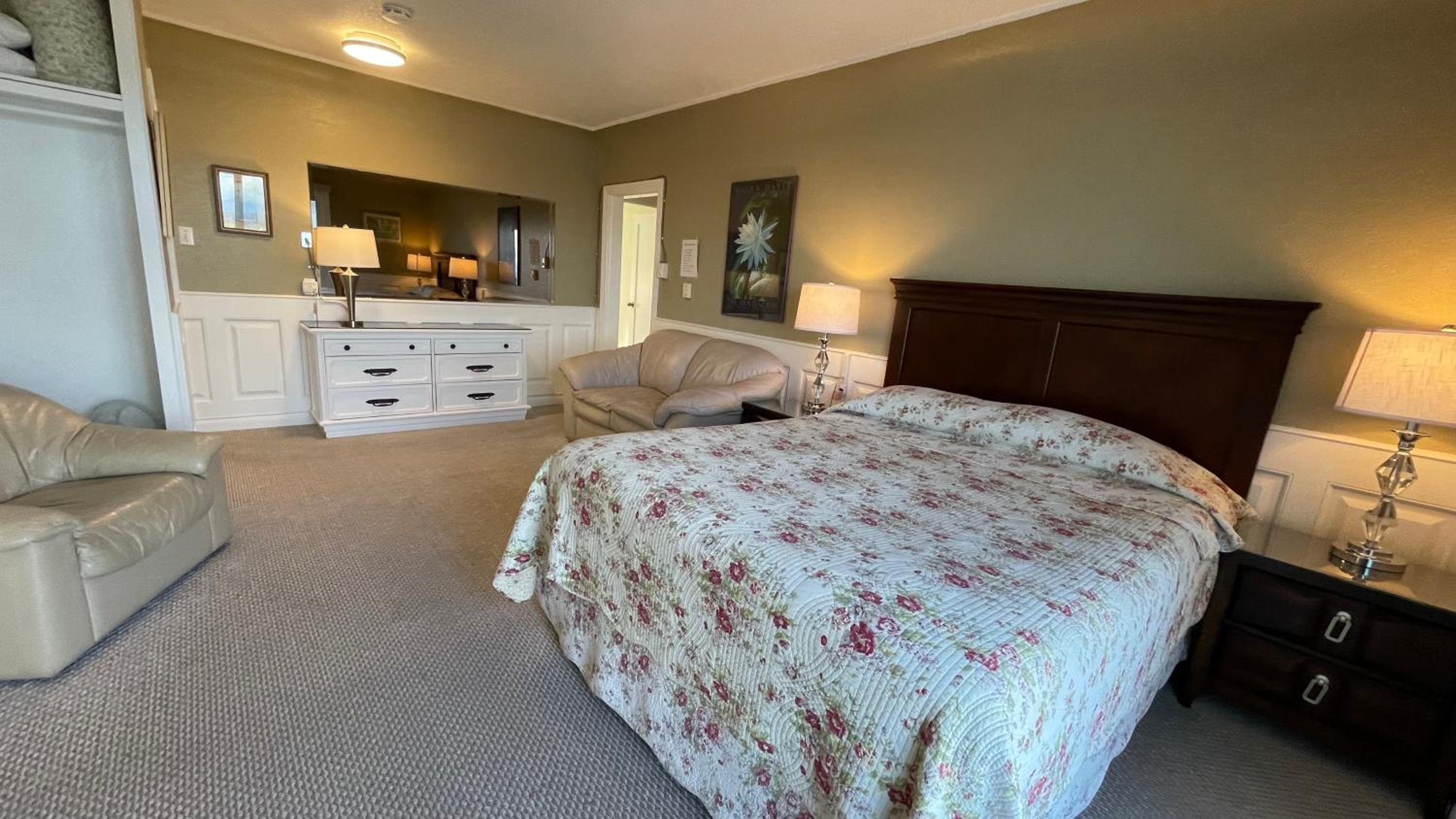 Deluxe Suite with Sea View photo 2