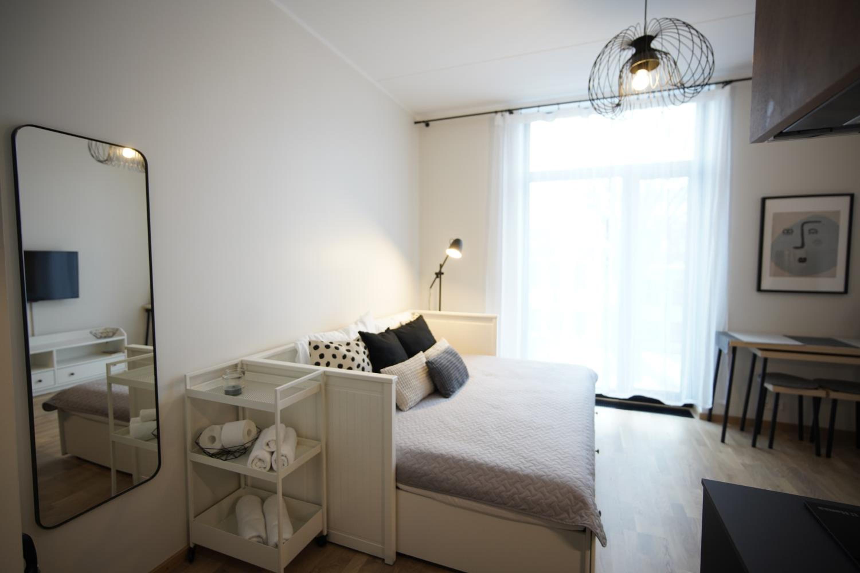 One-Bedroom Apartment - Photo 2