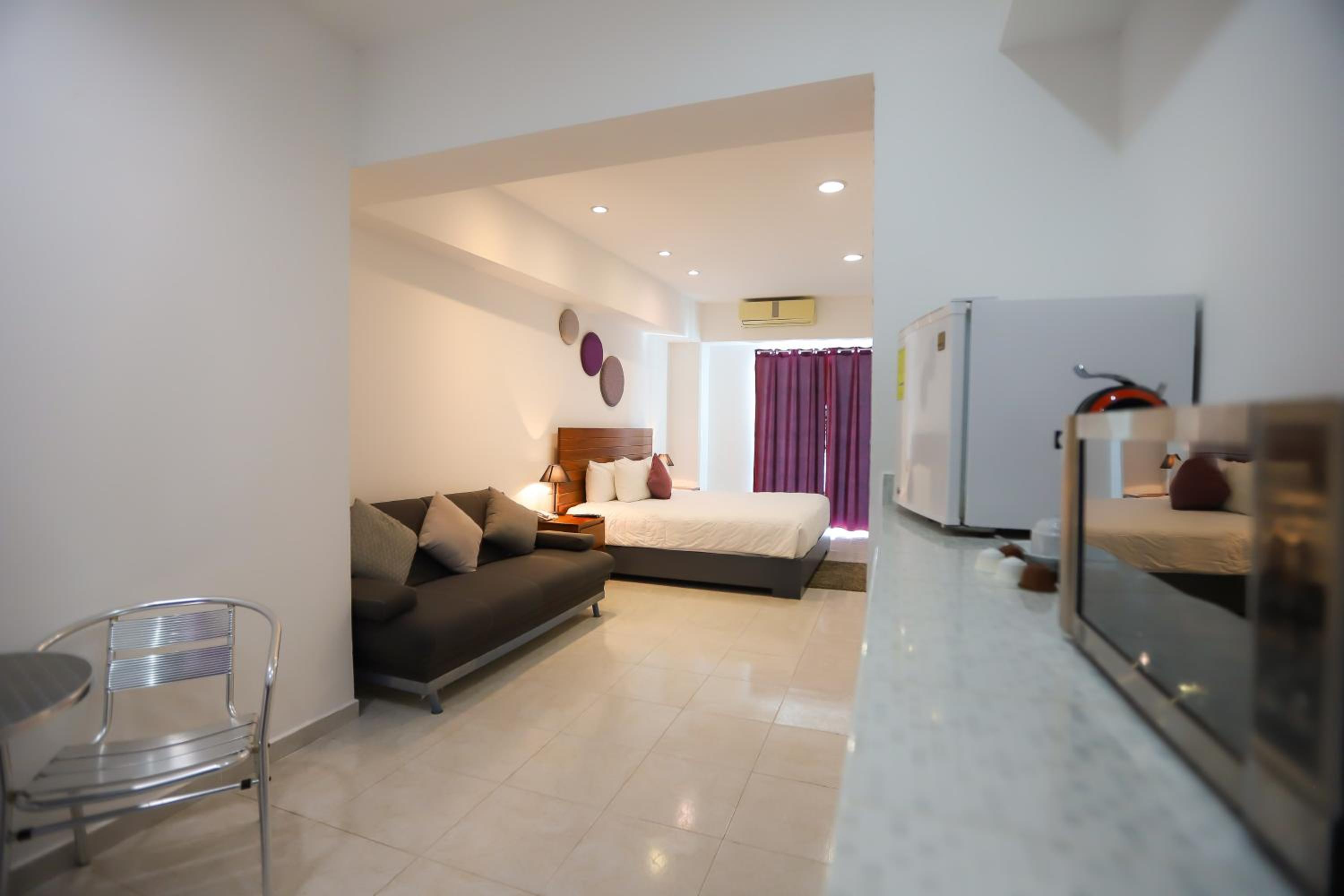 1 King Bed and 1 Sofa Bed, Suite, Non-Smoking photo 1