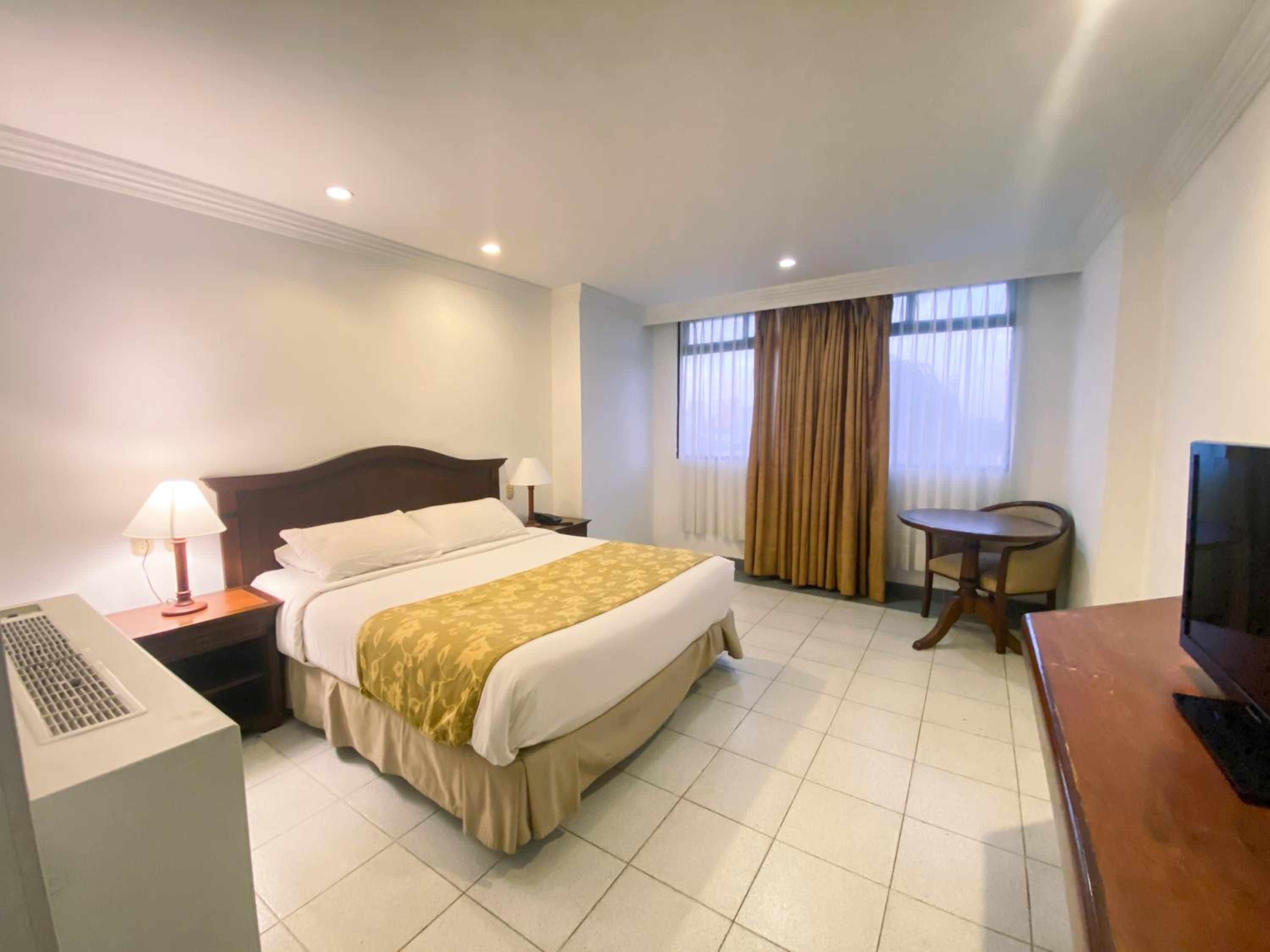 Standard Queen Room - Photo 1