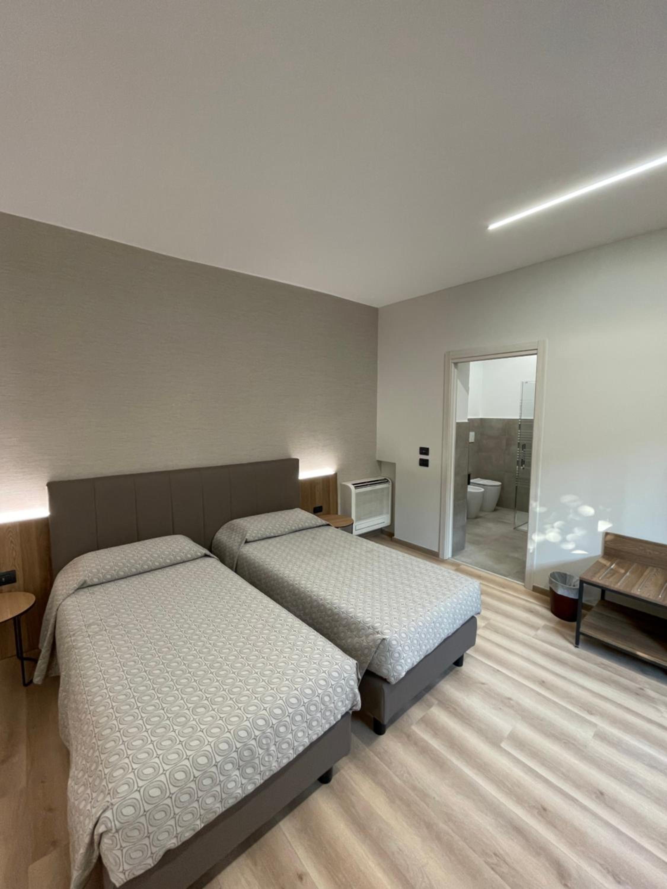 Twin Room - Photo 1