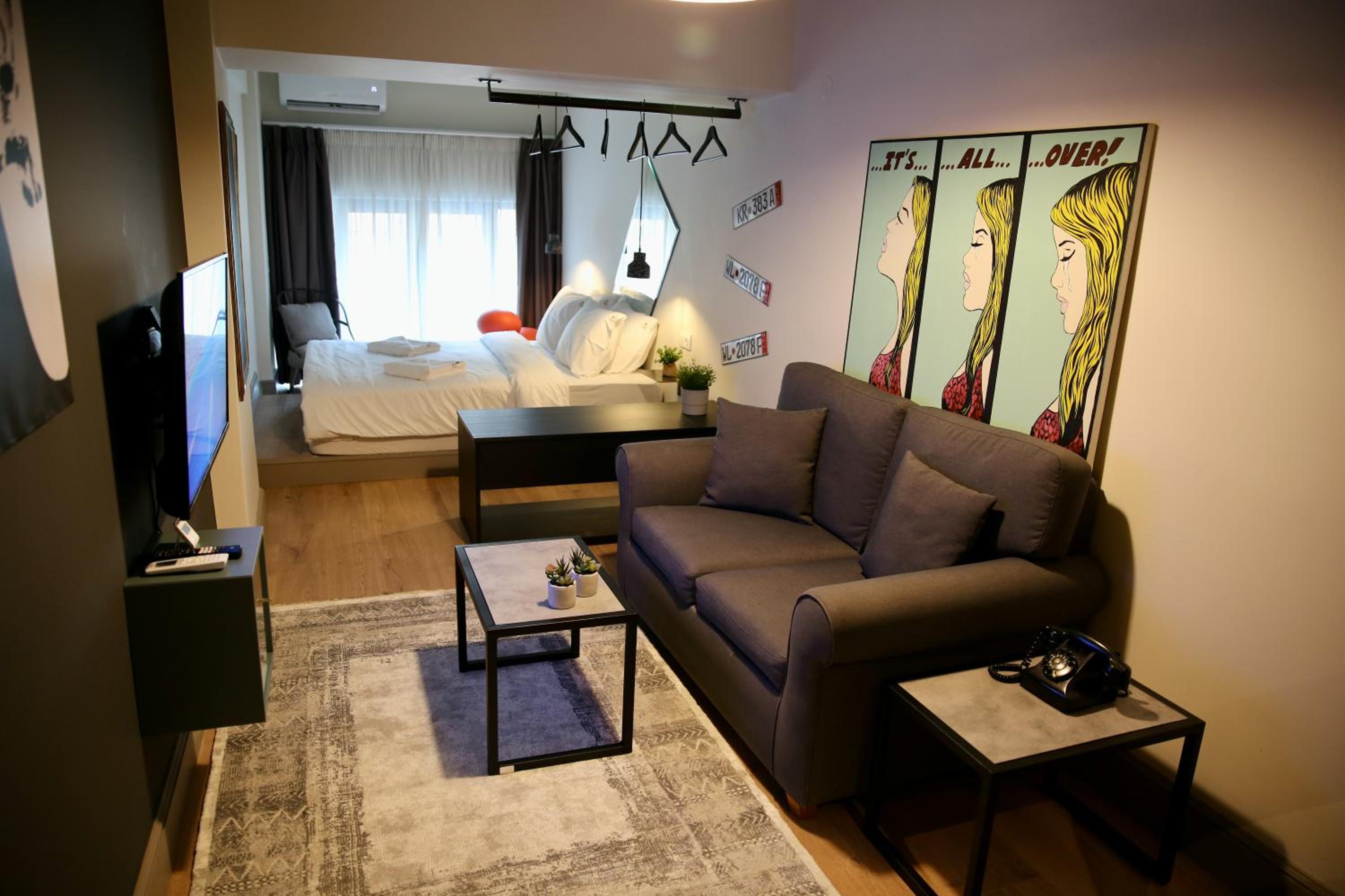 Deluxe Studio