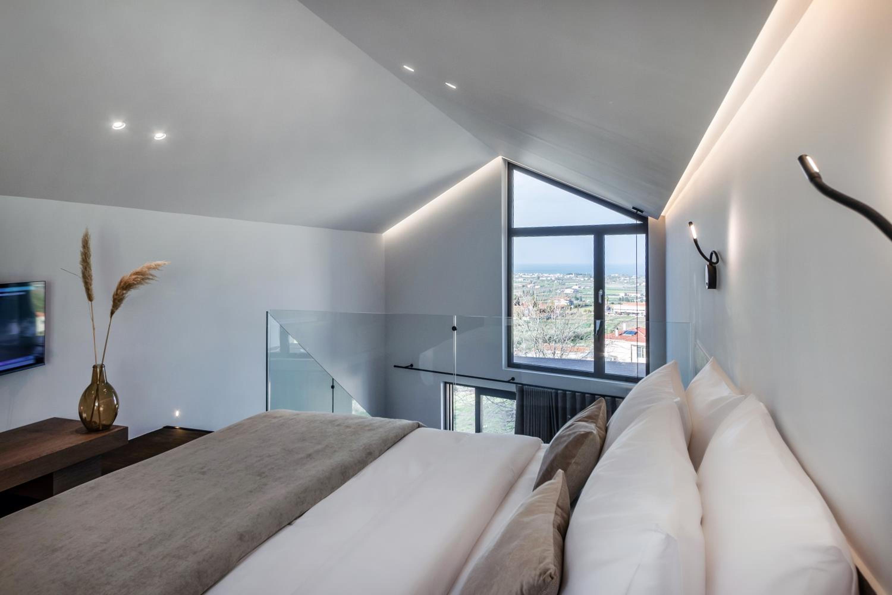 Superior Suite with Sea View - Photo 18