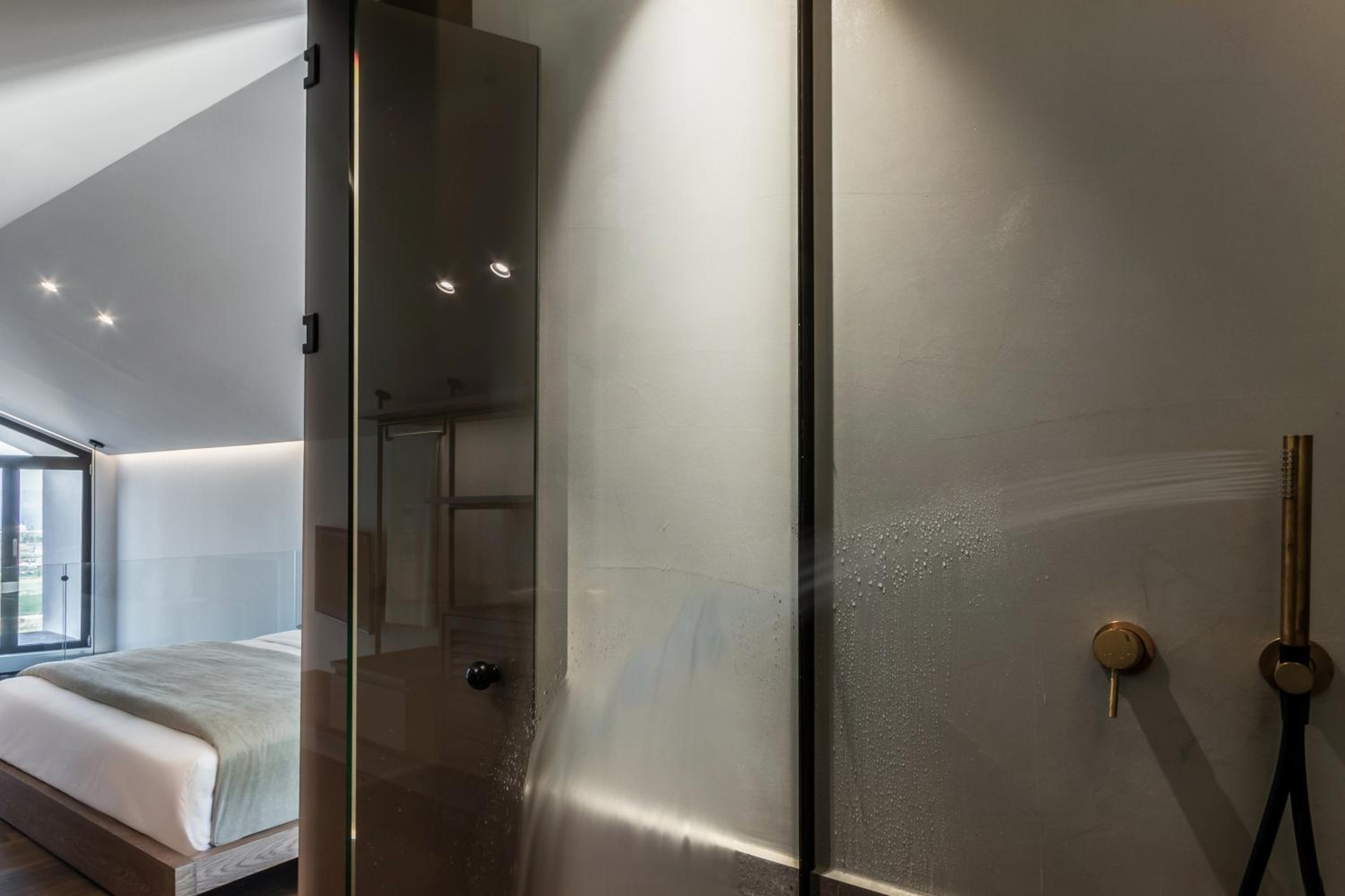 Superior Suite with Sea View - Photo 17