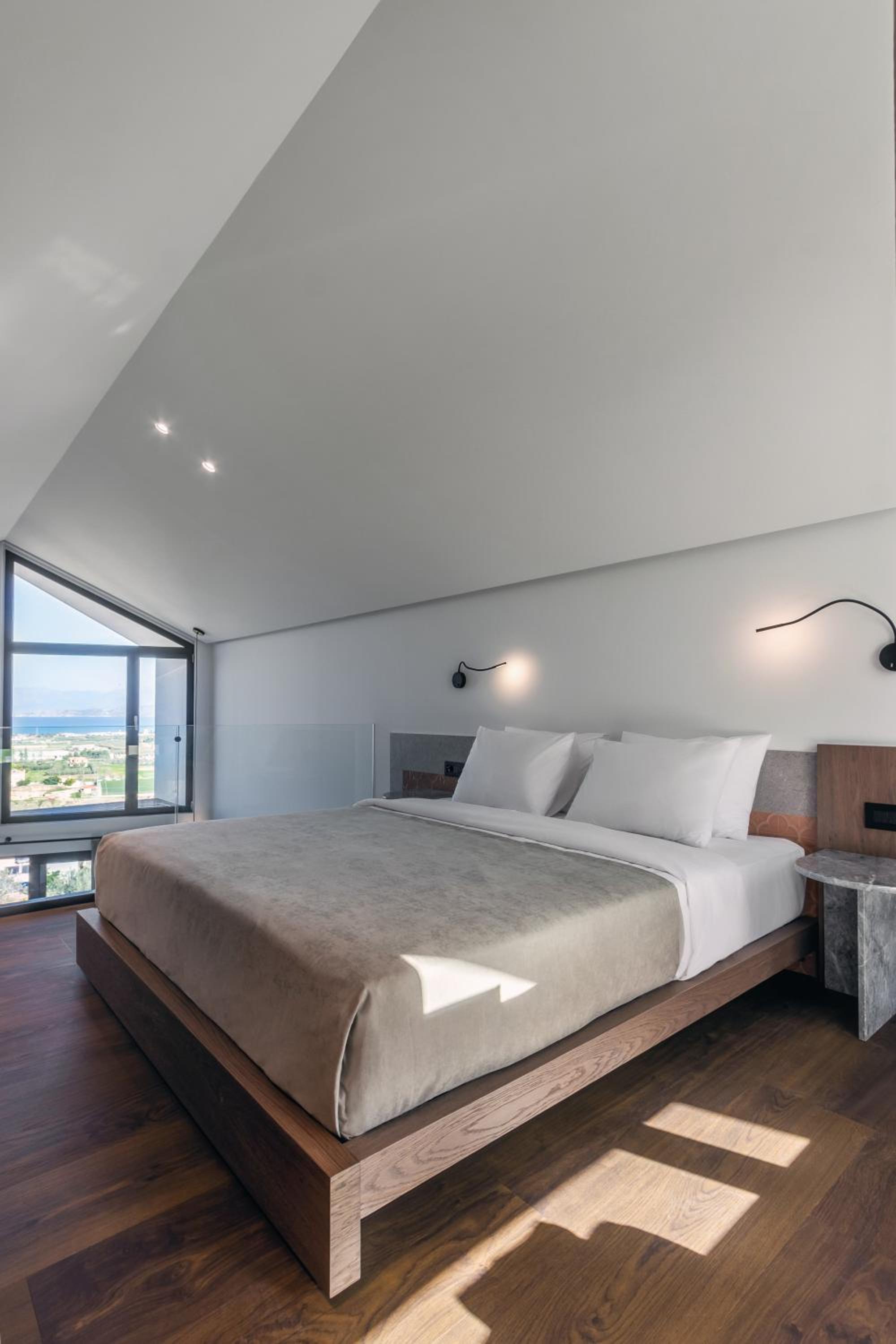 Superior Suite with Sea View - Photo 15